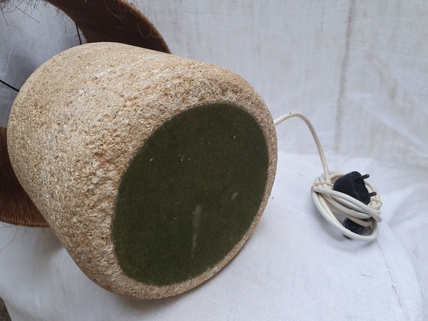 Gard stone lamp