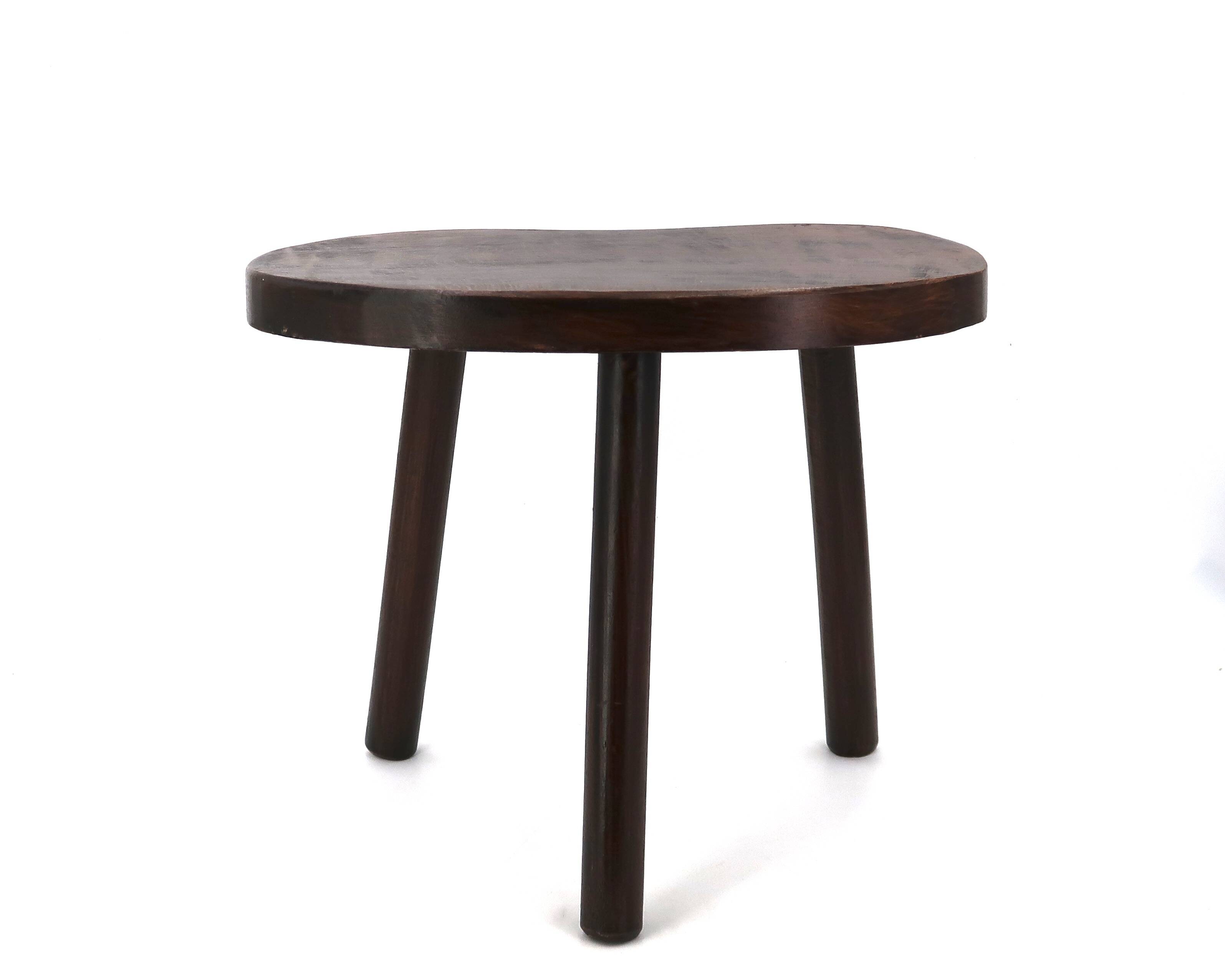 Wooden tripod bedside or occasional table, bean-shaped top.