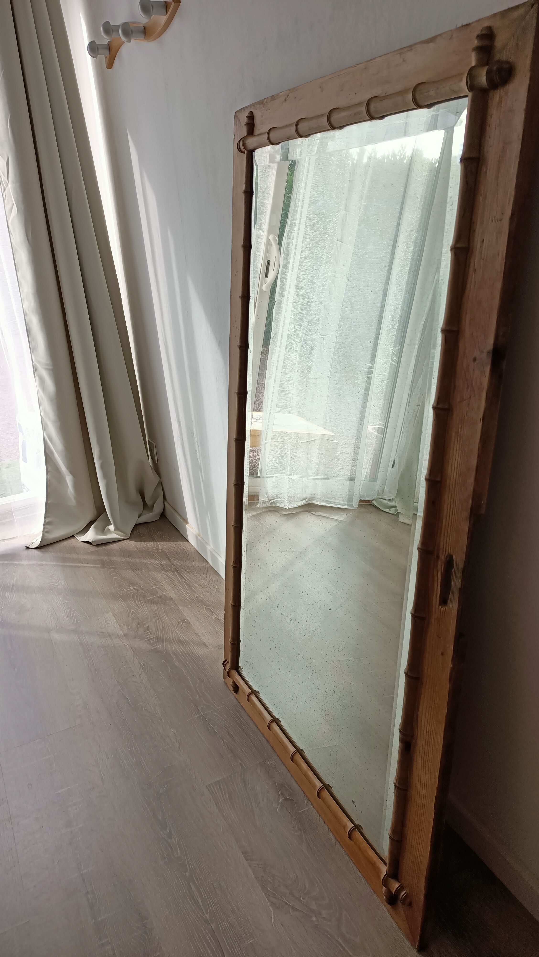 Beveled mirror