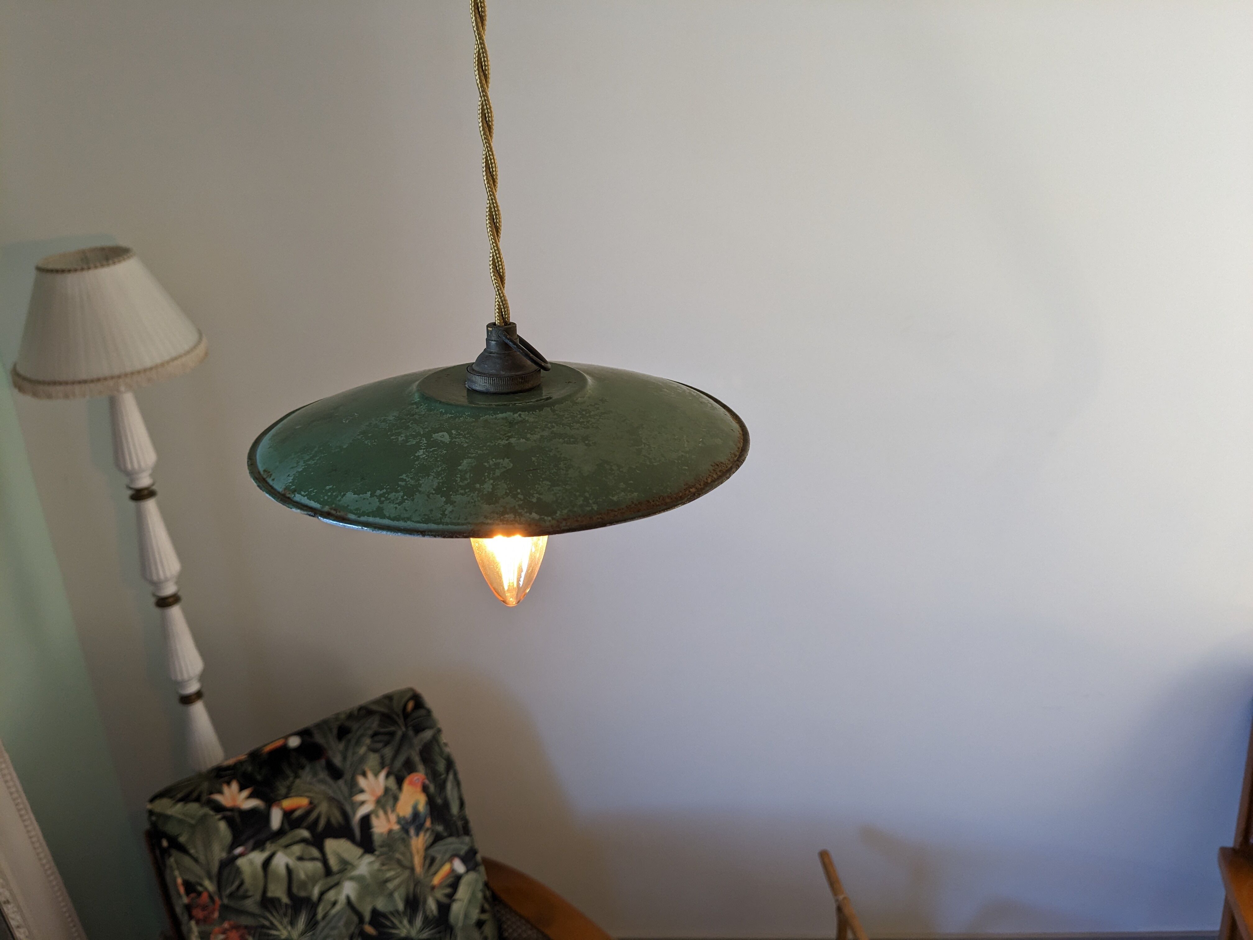 Industrial hanging lamp in green enamelled sheet metal