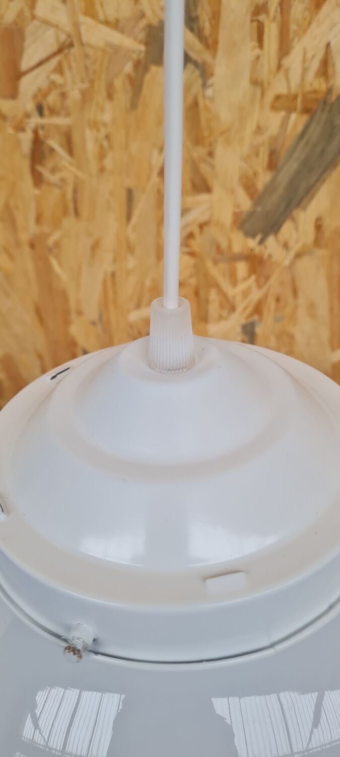 White opaline suspension