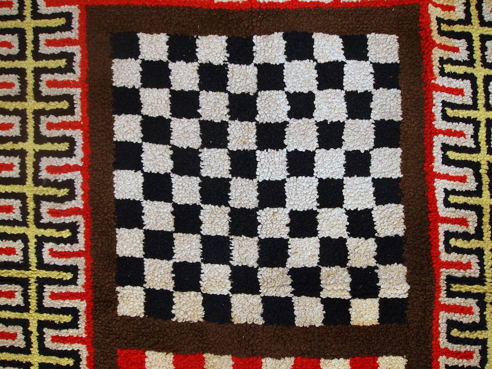 Tapis Moderne Vintage Français, Années 1960, Élégance et Design Unique