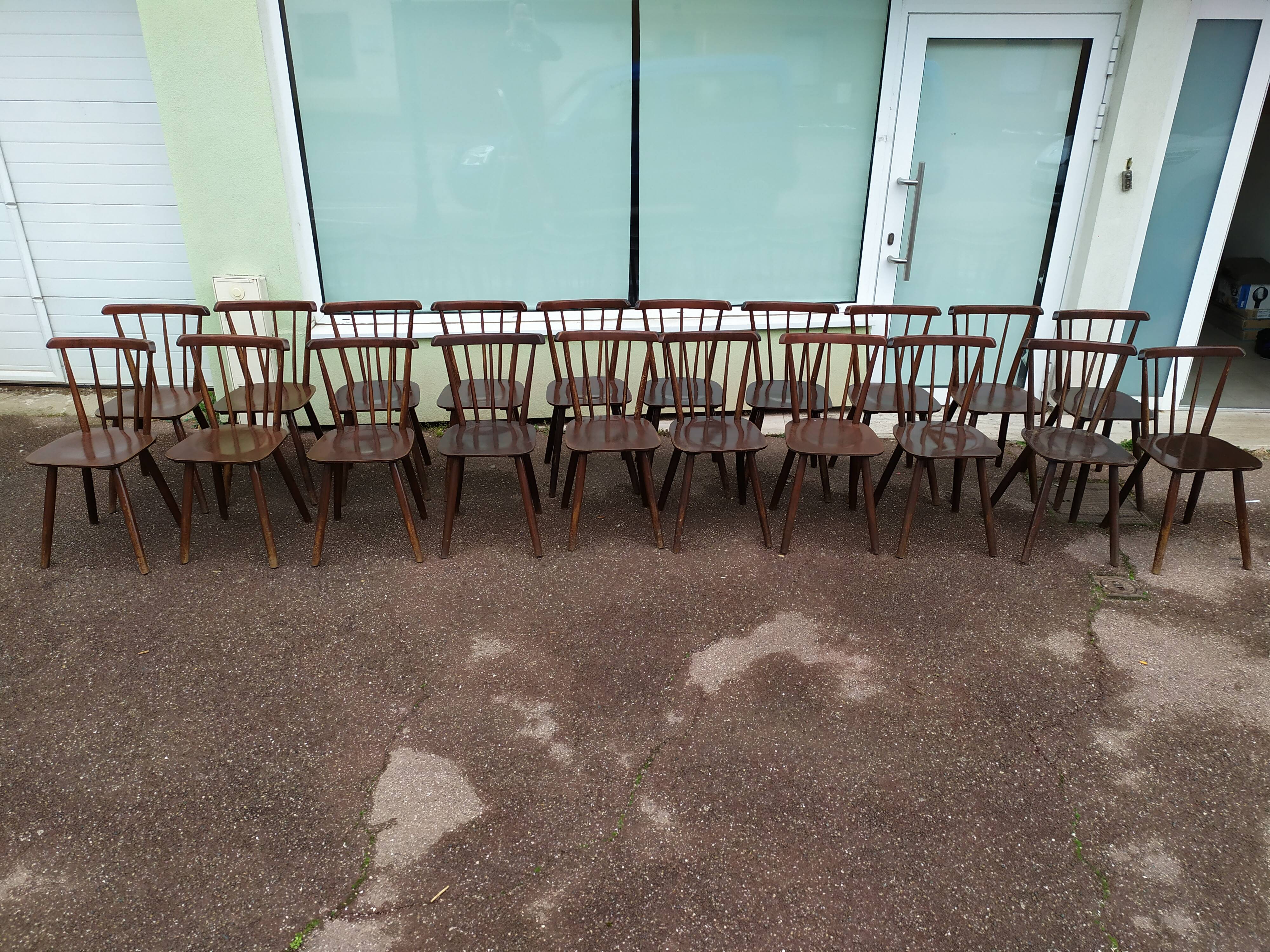 Lot de 20 chaises de bistrot bois - vintage