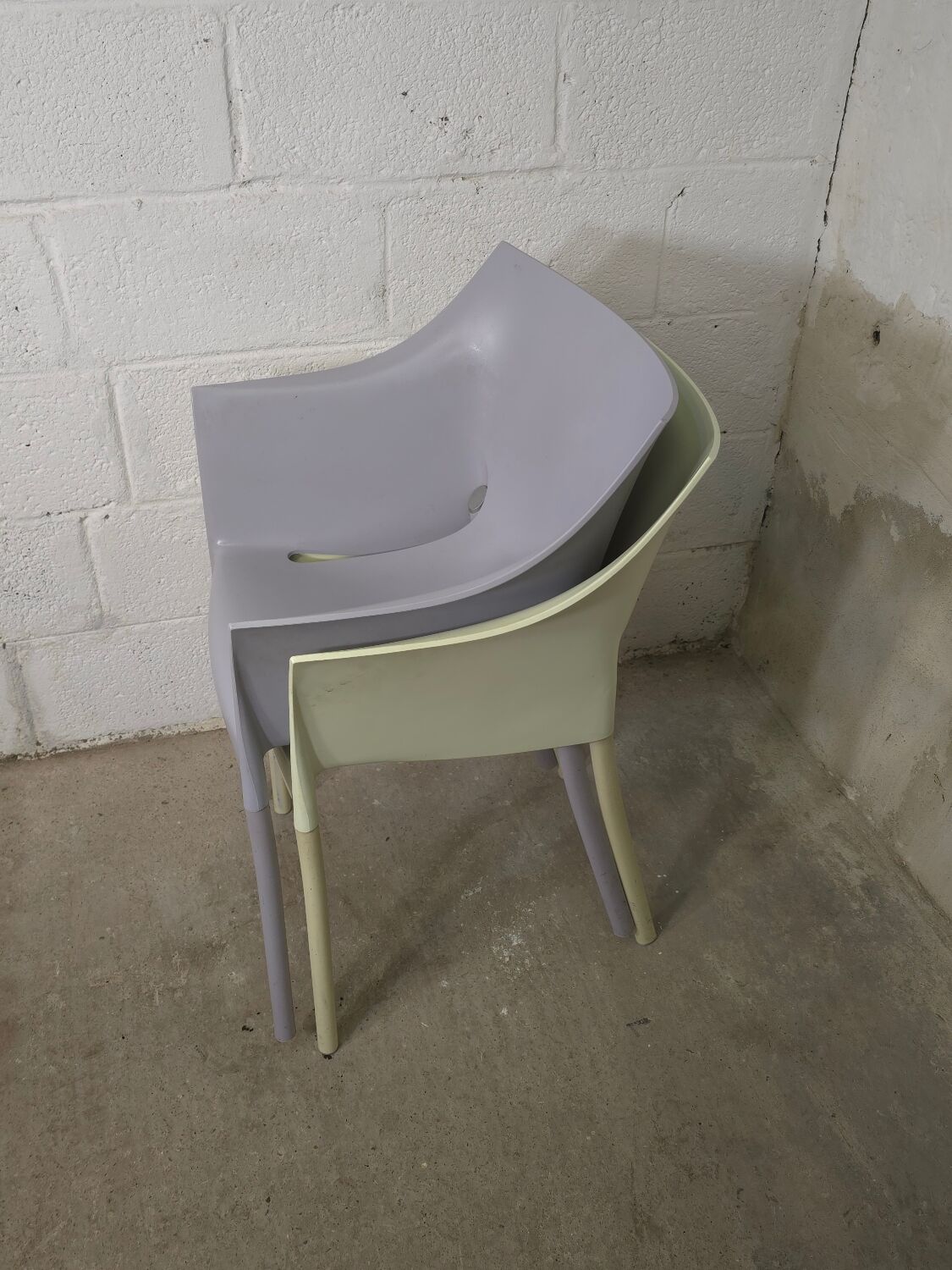 Paire de chaises petits fauteuil Kartell Dr. No Philippe Stark