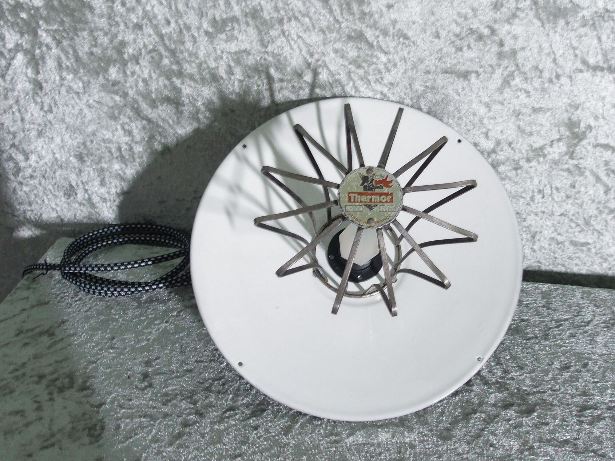 Industrial hanging lamp in black and white