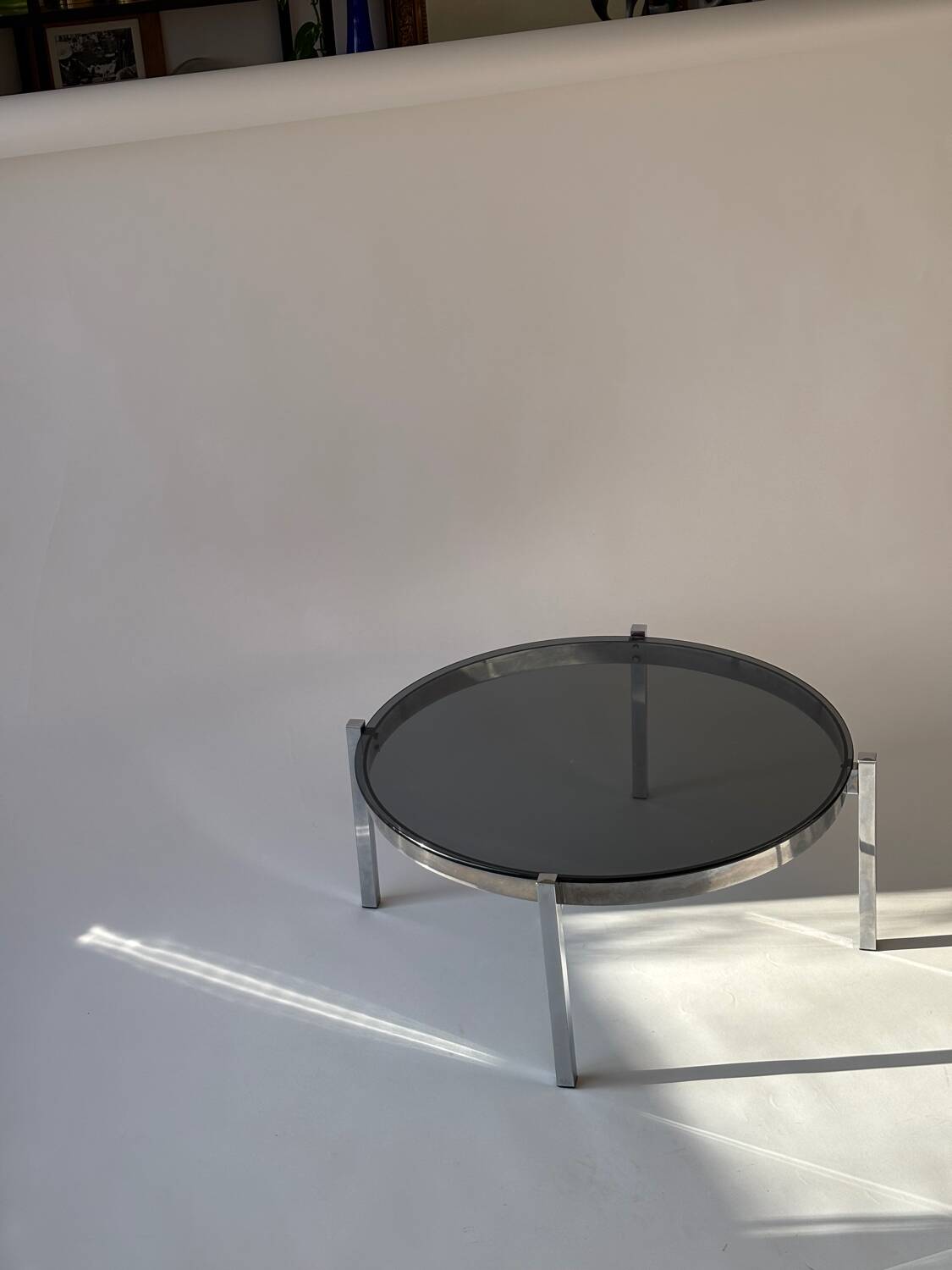 Table basse, chrome et verre fumé, 1970