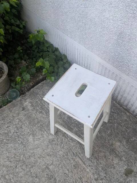 White stool