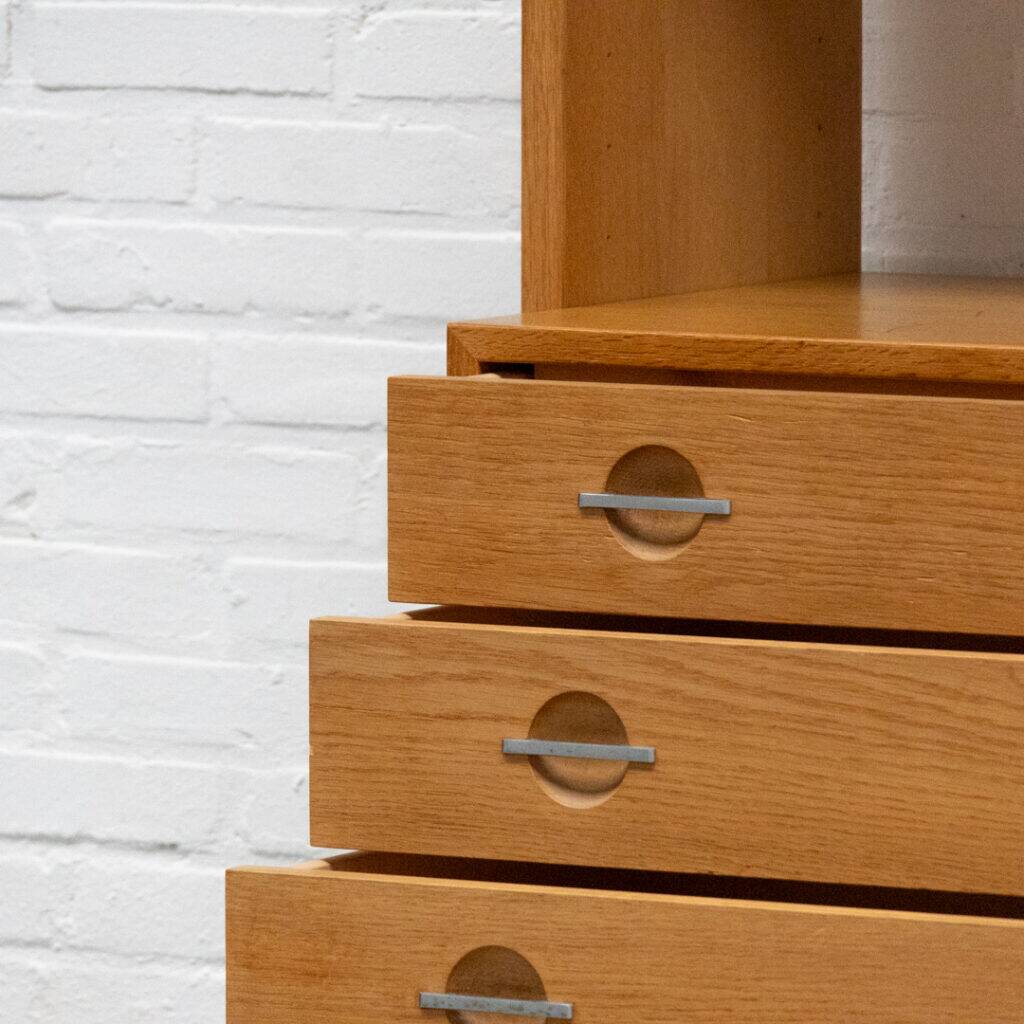 Etagère murale RY 100 par Hans Wegner pour Ry Møbler 1960