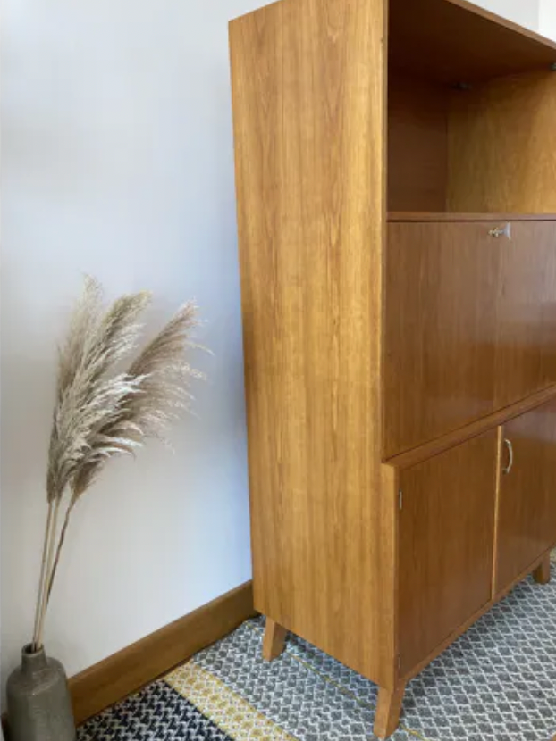 Secretary compass feet