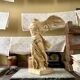 "Victoire de Samothrace", statuette en plâtre beige