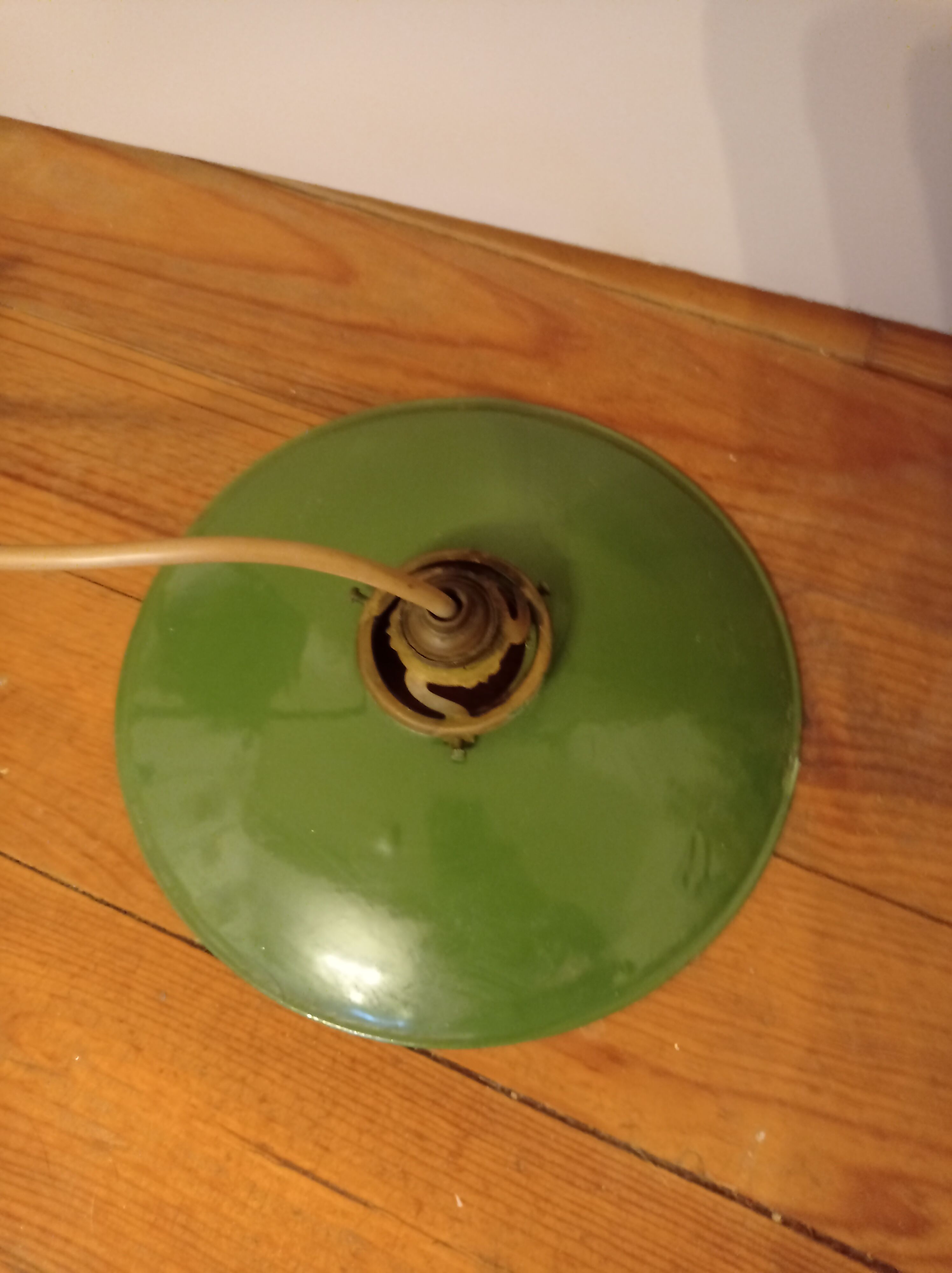 Green enamelled sheet metal suspension