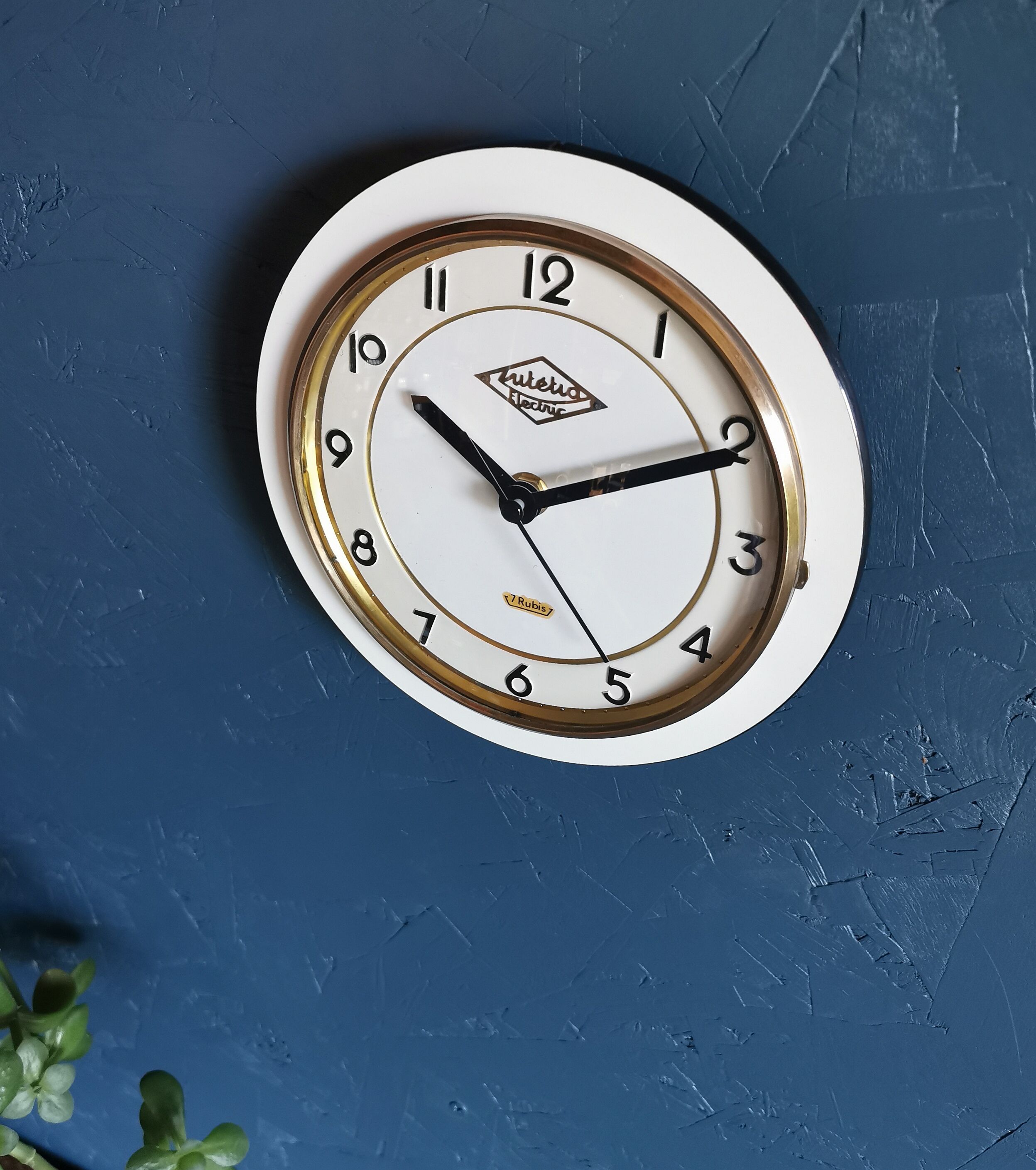 Vintage formica clock round silent wall clock "White Lutetia"