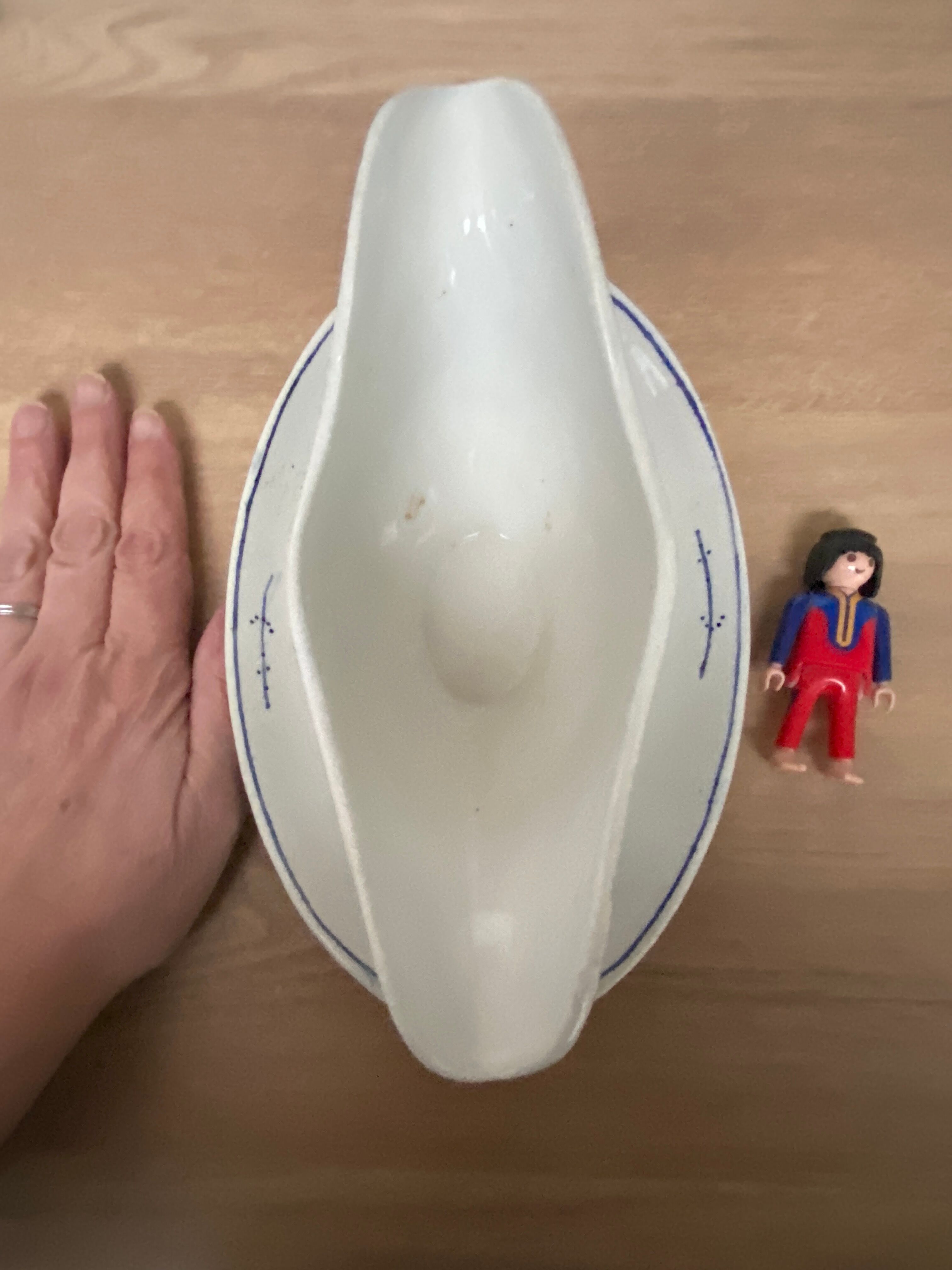 Sauce boat on dormant AMC Belgium