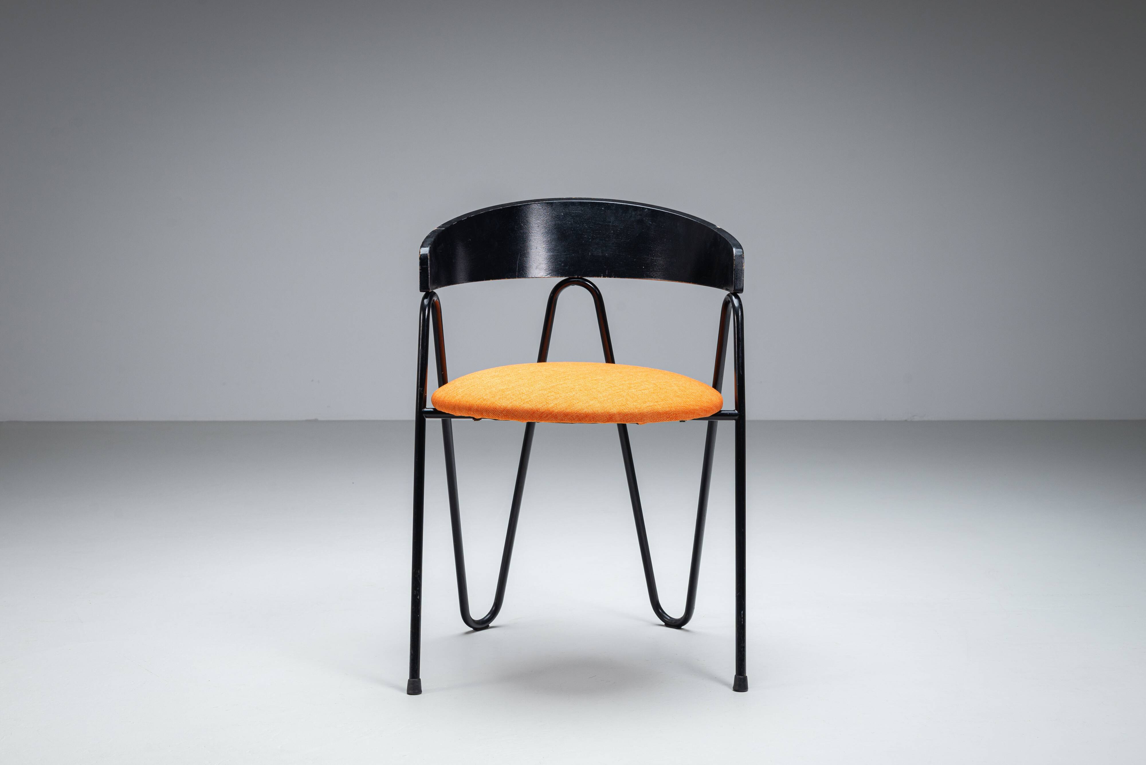 Pair of Memphis style chairs
