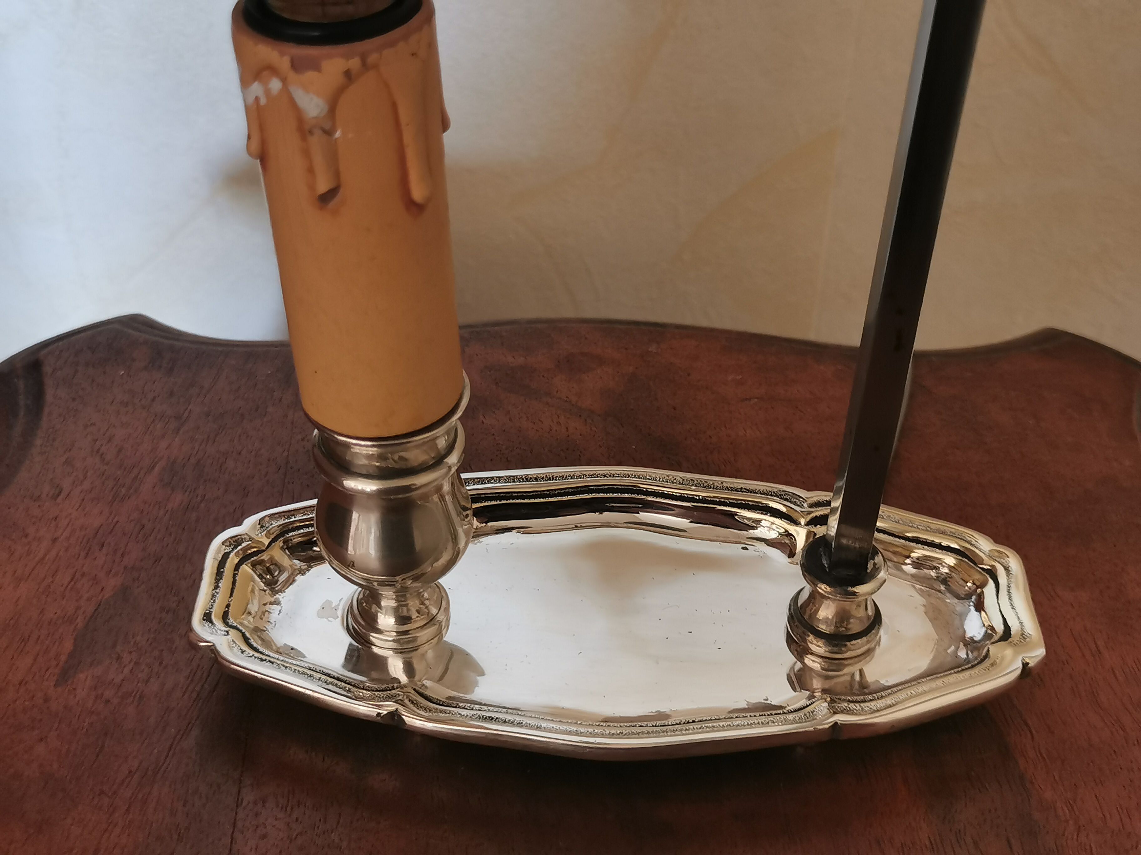 Silver metal lamp with painted sheet metal shade