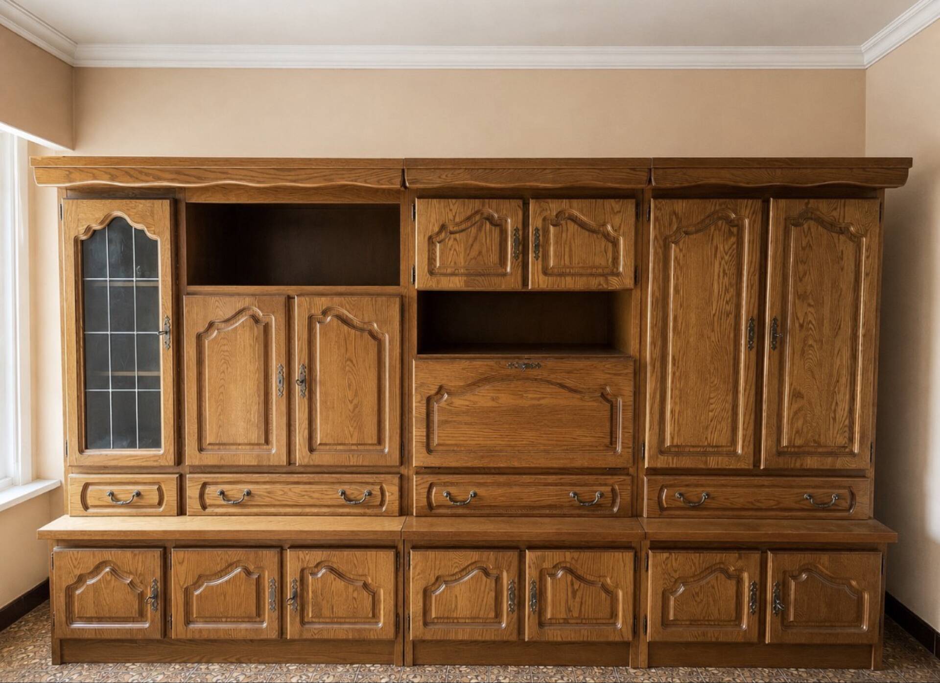 Vintage oak modular wall unit – 3 pieces with display cabinet