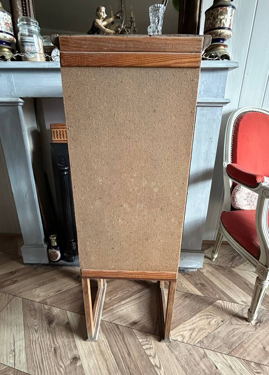 Petite vitrine Louis XVI en marqueterie