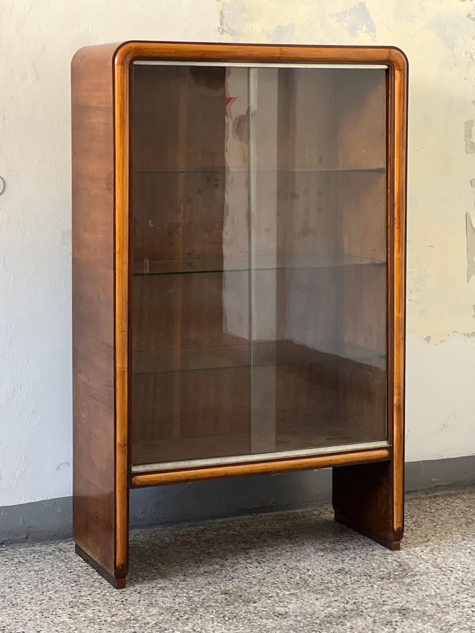 1940's Italian cabinet credenza bar display with glass door art deco style