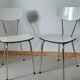 Lot de chaises blanches vintage