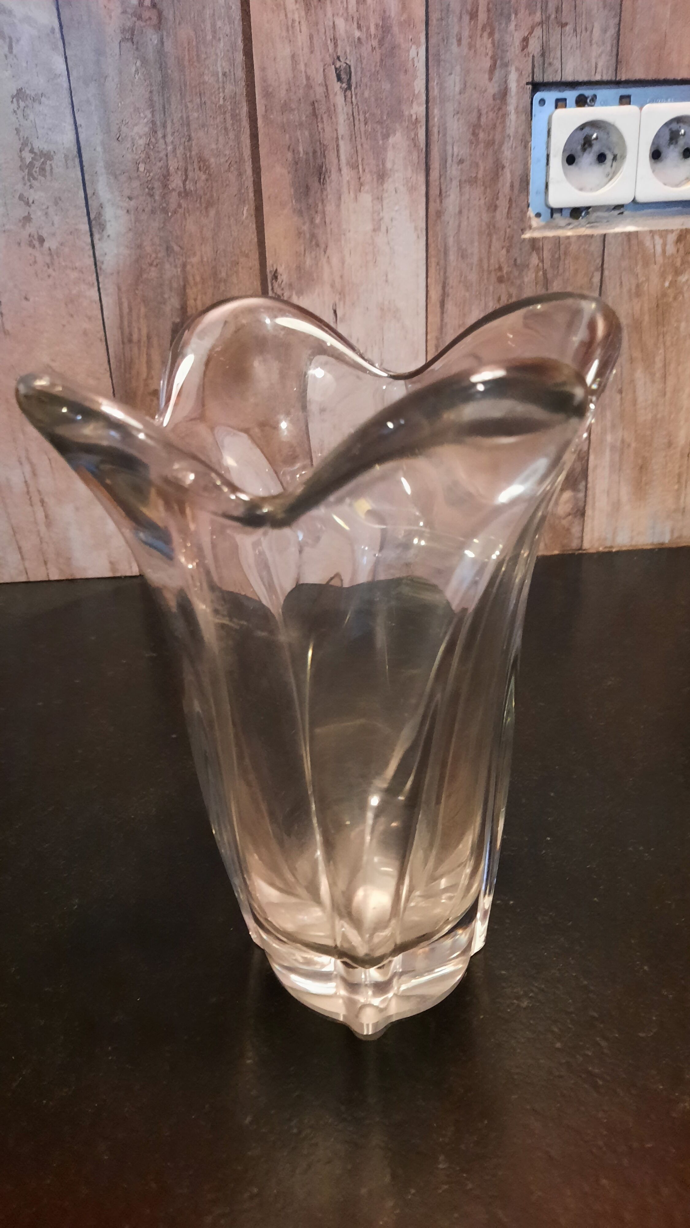 Vase en verre taillé