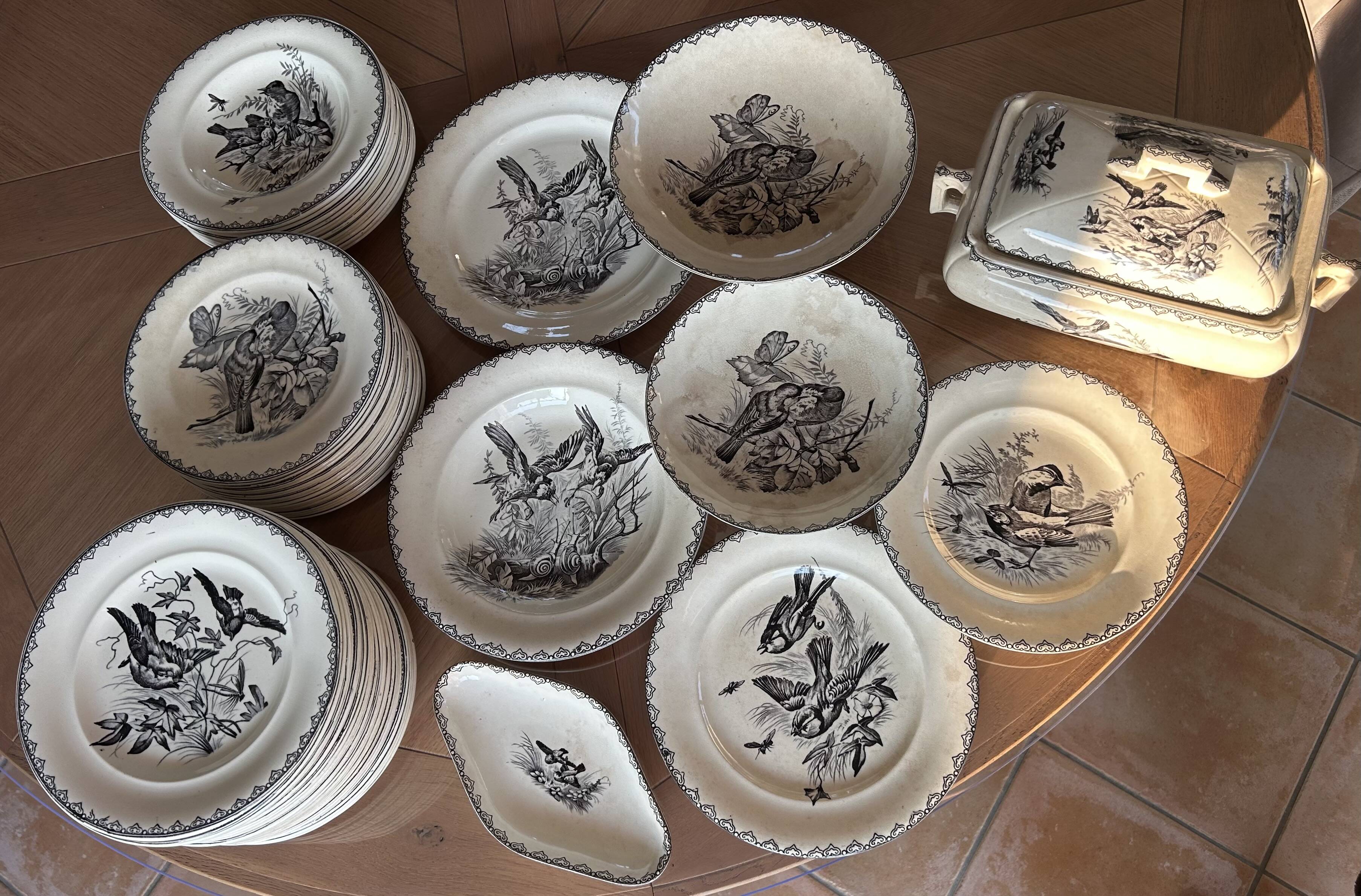 Clairefontaine tableware service, earthenware with bird decoration.