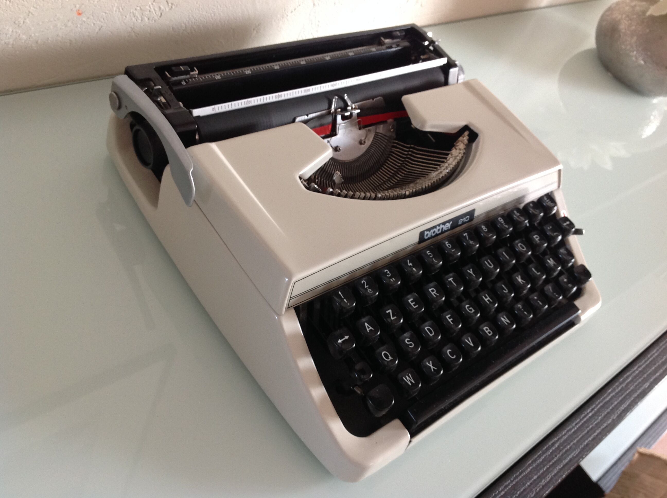 Machine write beige brother 210 years 70