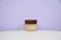 Pot de fleur beige vintage avec bordure brillante