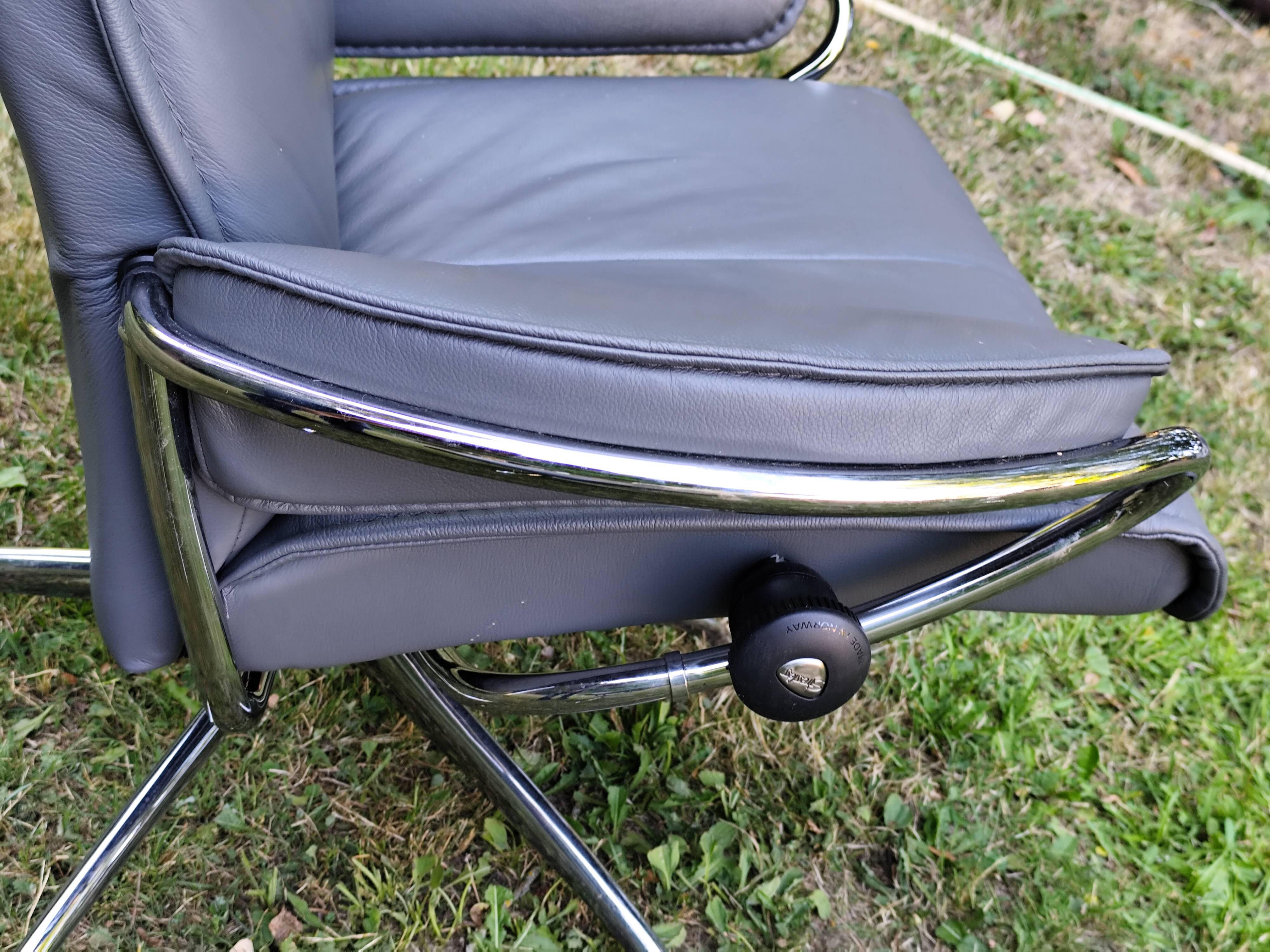 Stressless City armchair with footrest/ottoman, grey