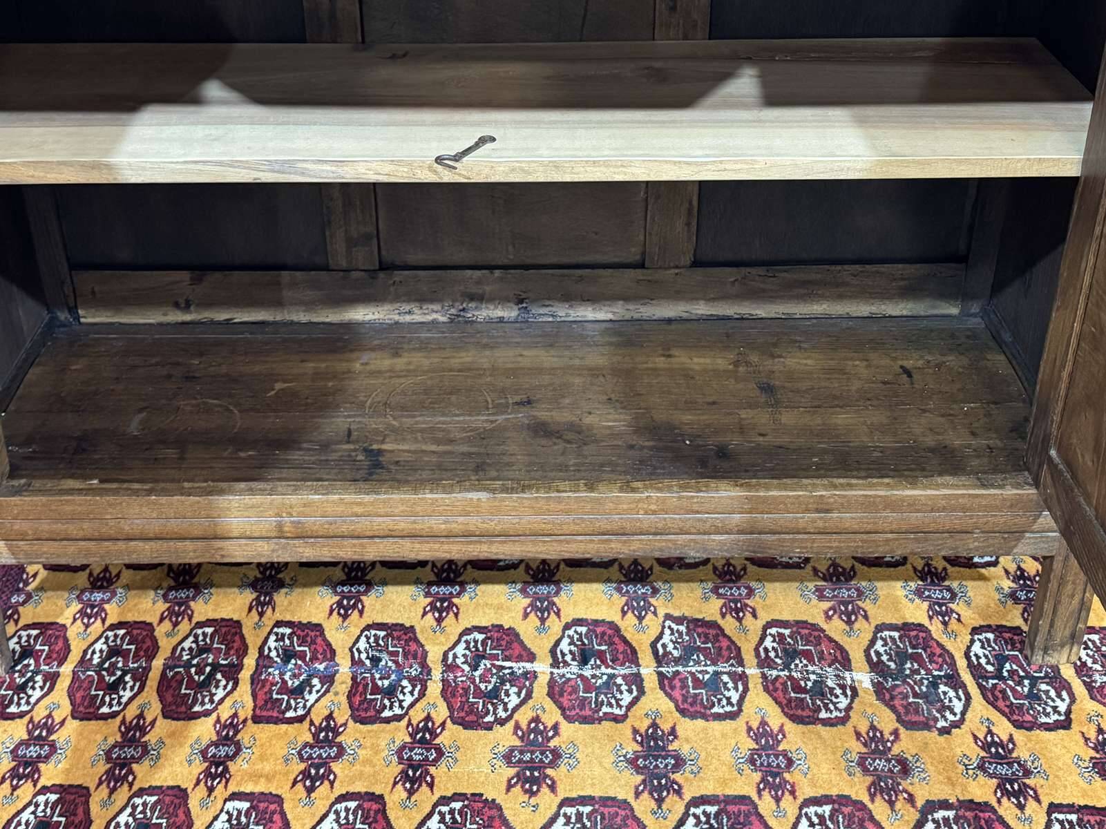 Rustic Art Deco buffet from the 1930s in chestnut wood.
