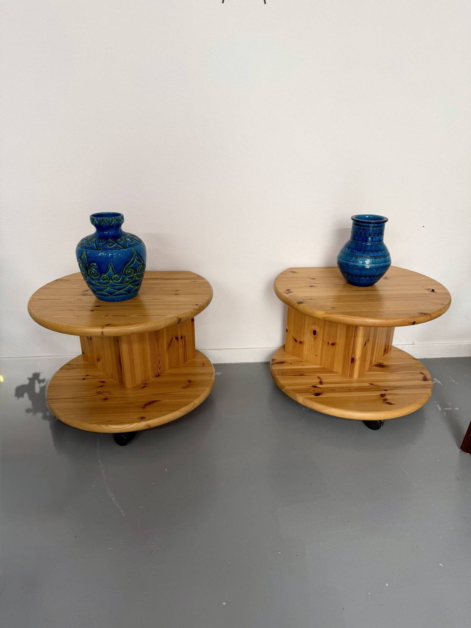Table d’appoint bout de canapé X2 pin massif design années 70