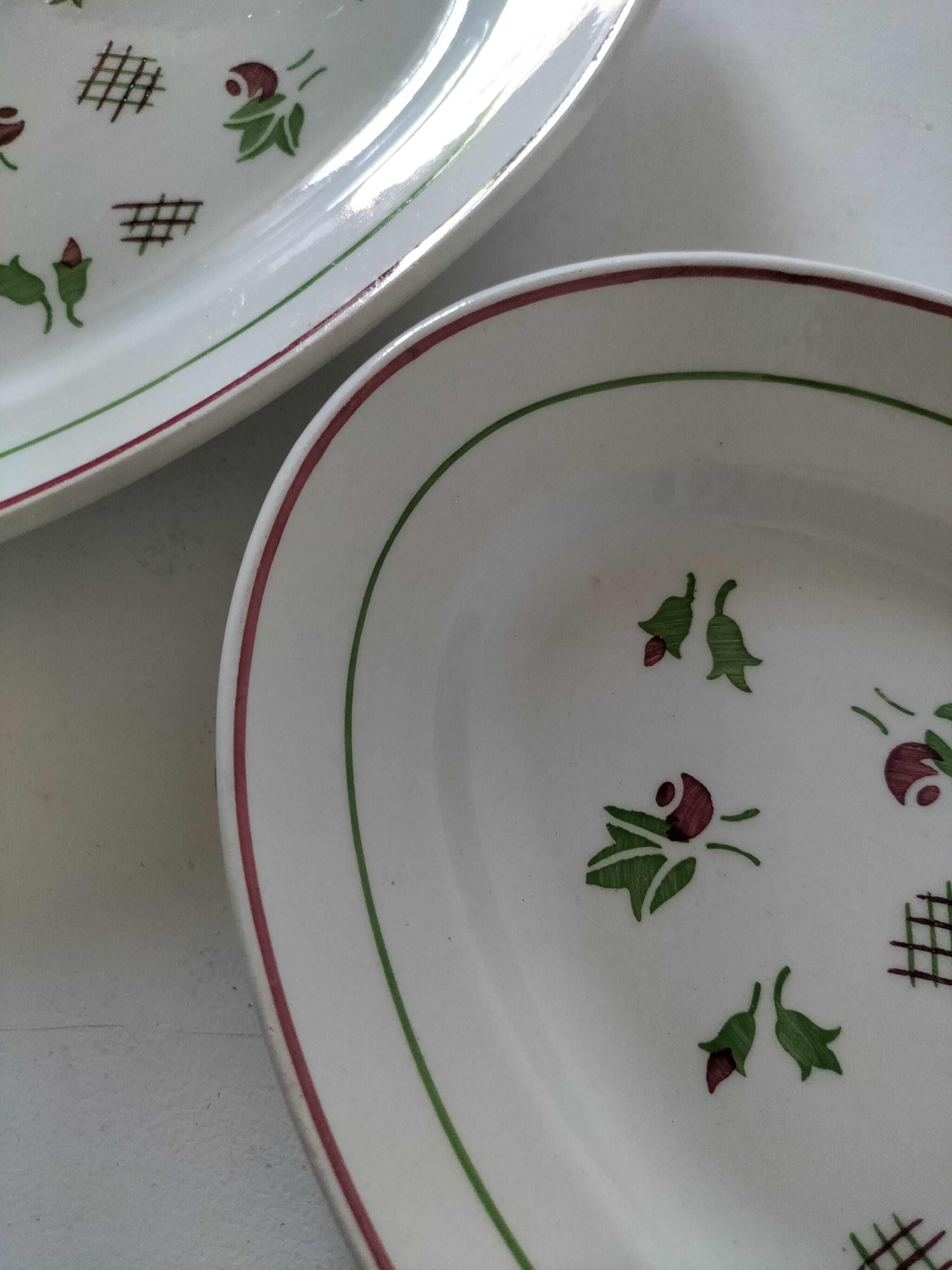 Pair of ironstone bowls – stylized flowers from the 50s