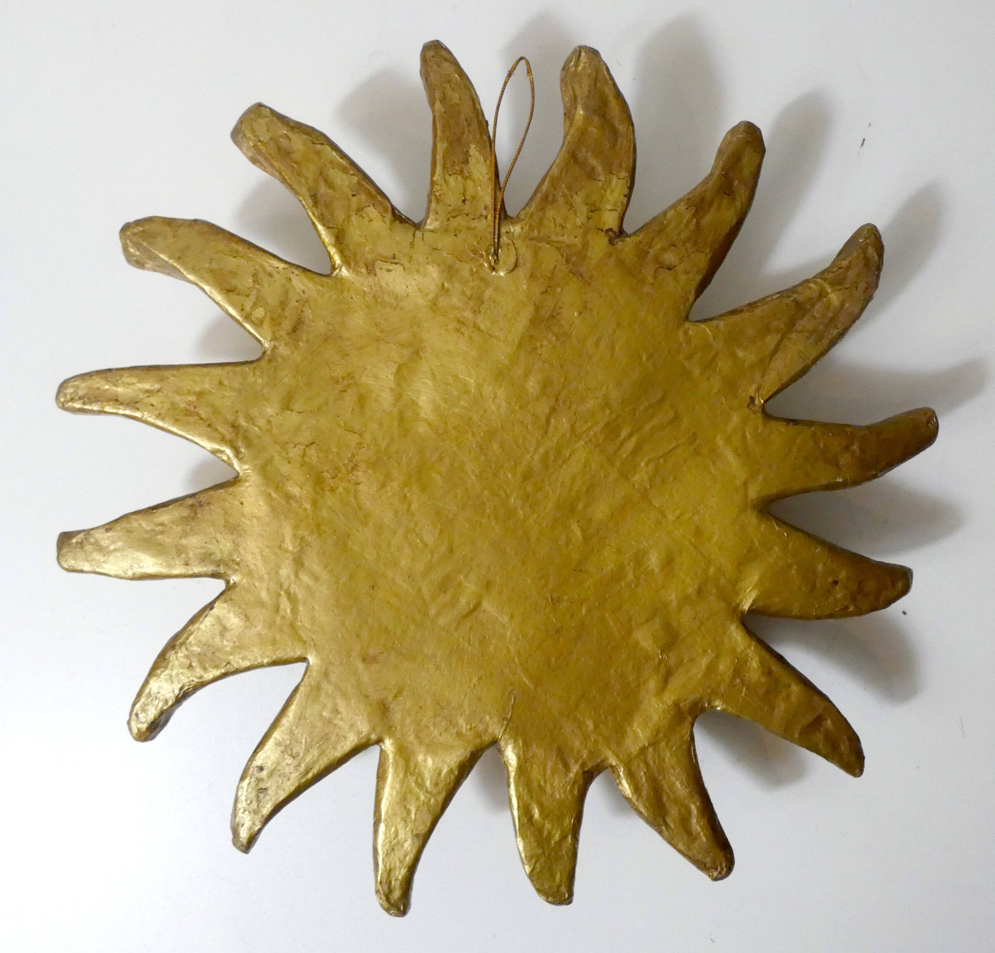 Sculpture murale en relief Soleil or vintage