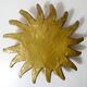 Sculpture murale en relief Soleil or vintage