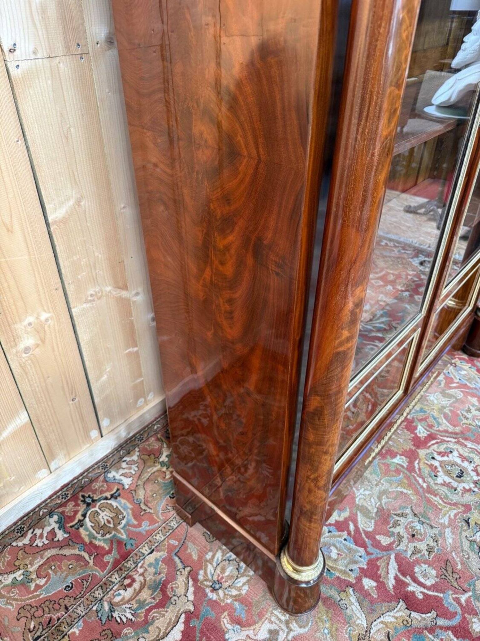 Display cabinet with two doors – Empire period – Mahogany veneer, bronze fittings
