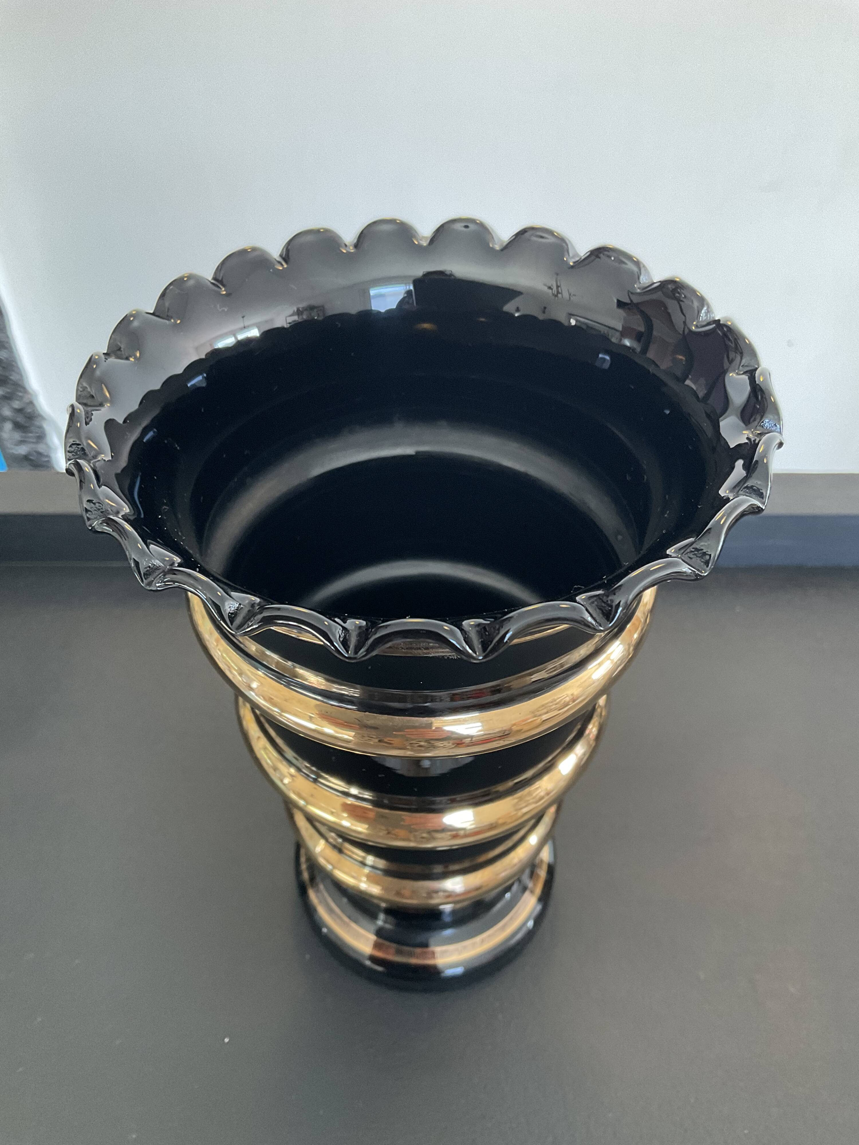 Vase vintage en opaline noir et doré