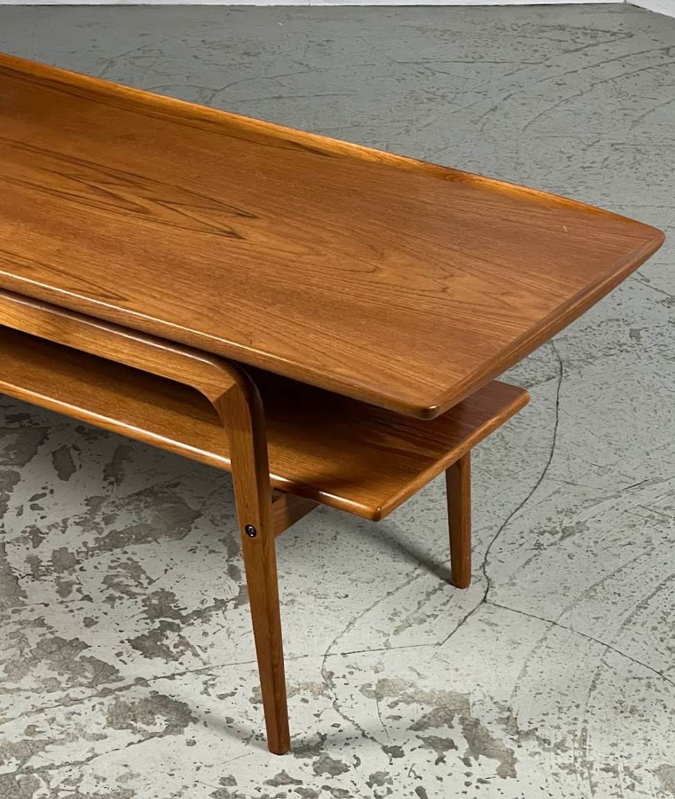 Coffee table design Arne Ovmand Olsen edition Toften Möbelfabrik 1960