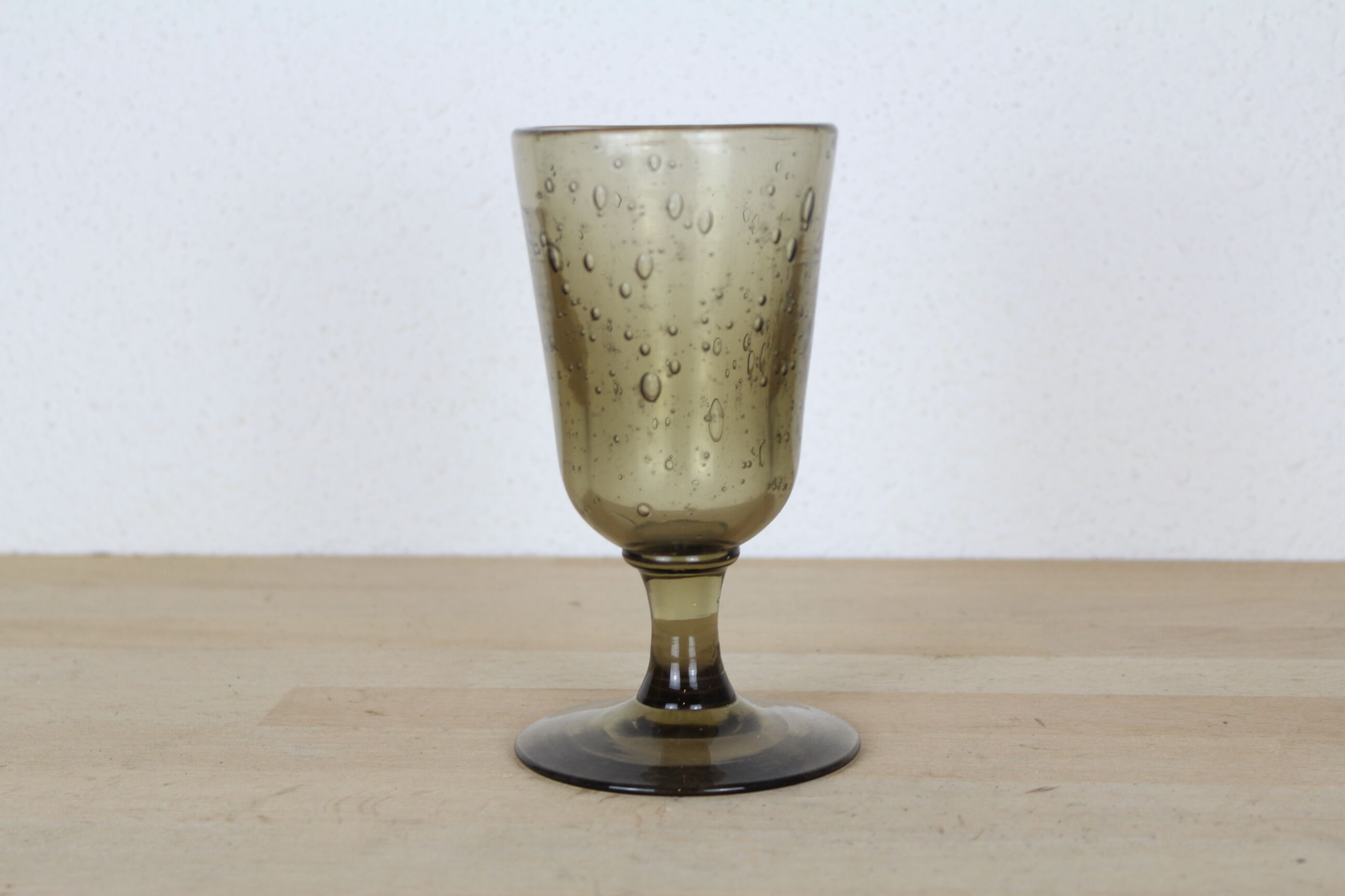 Smoked bubble glass