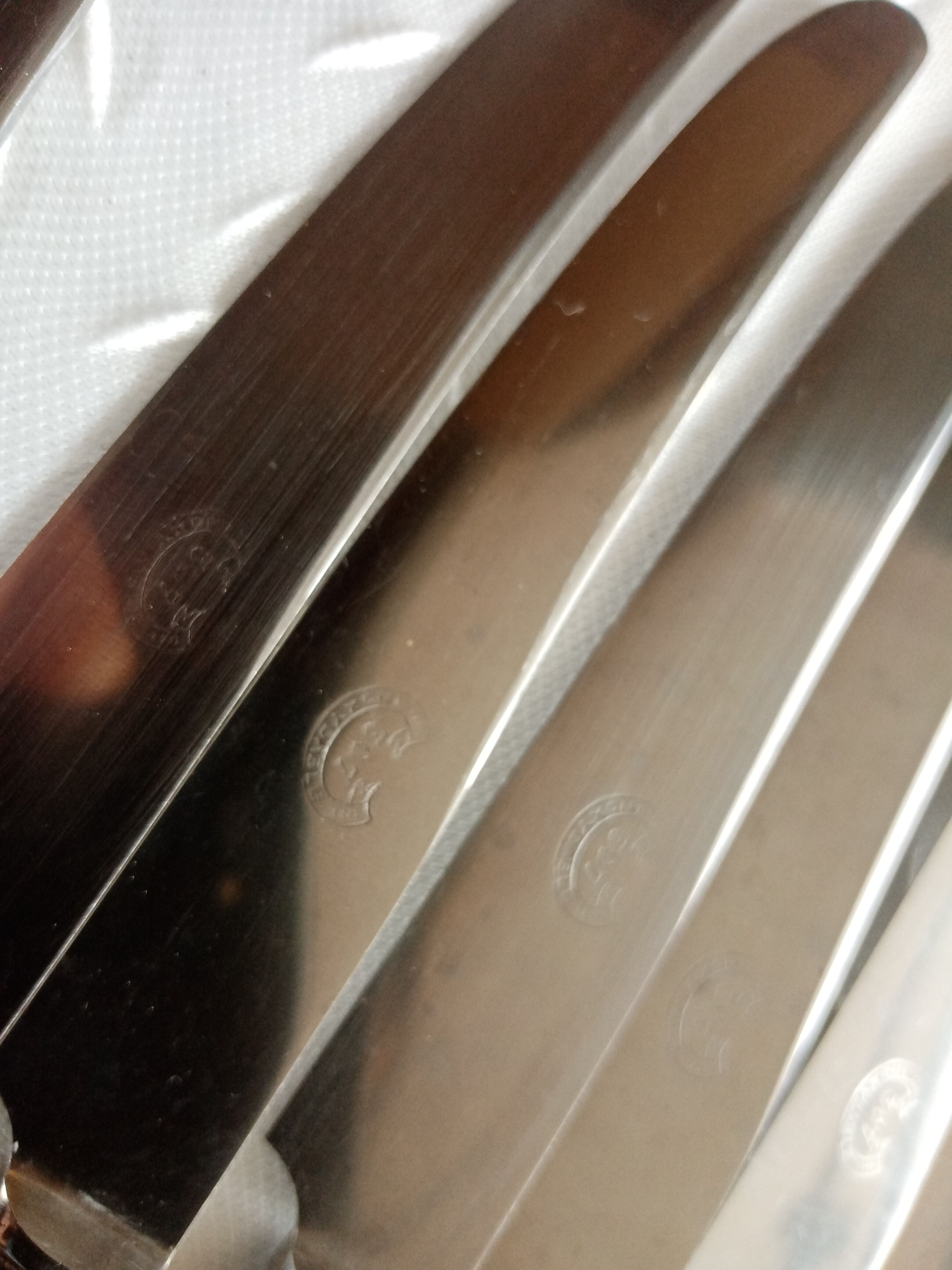 12 Old horn knives and stainless steel blades, Laurier decorative virole