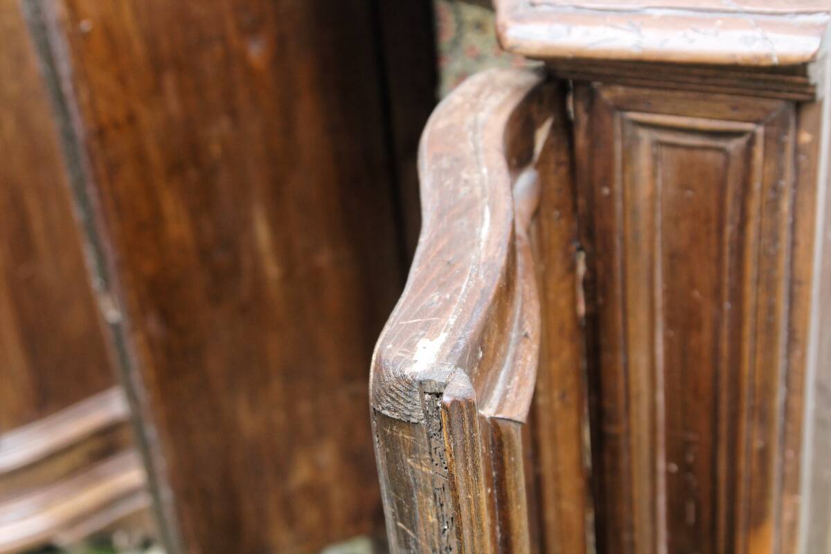 Paire d'encoignures galbées style Louis XV