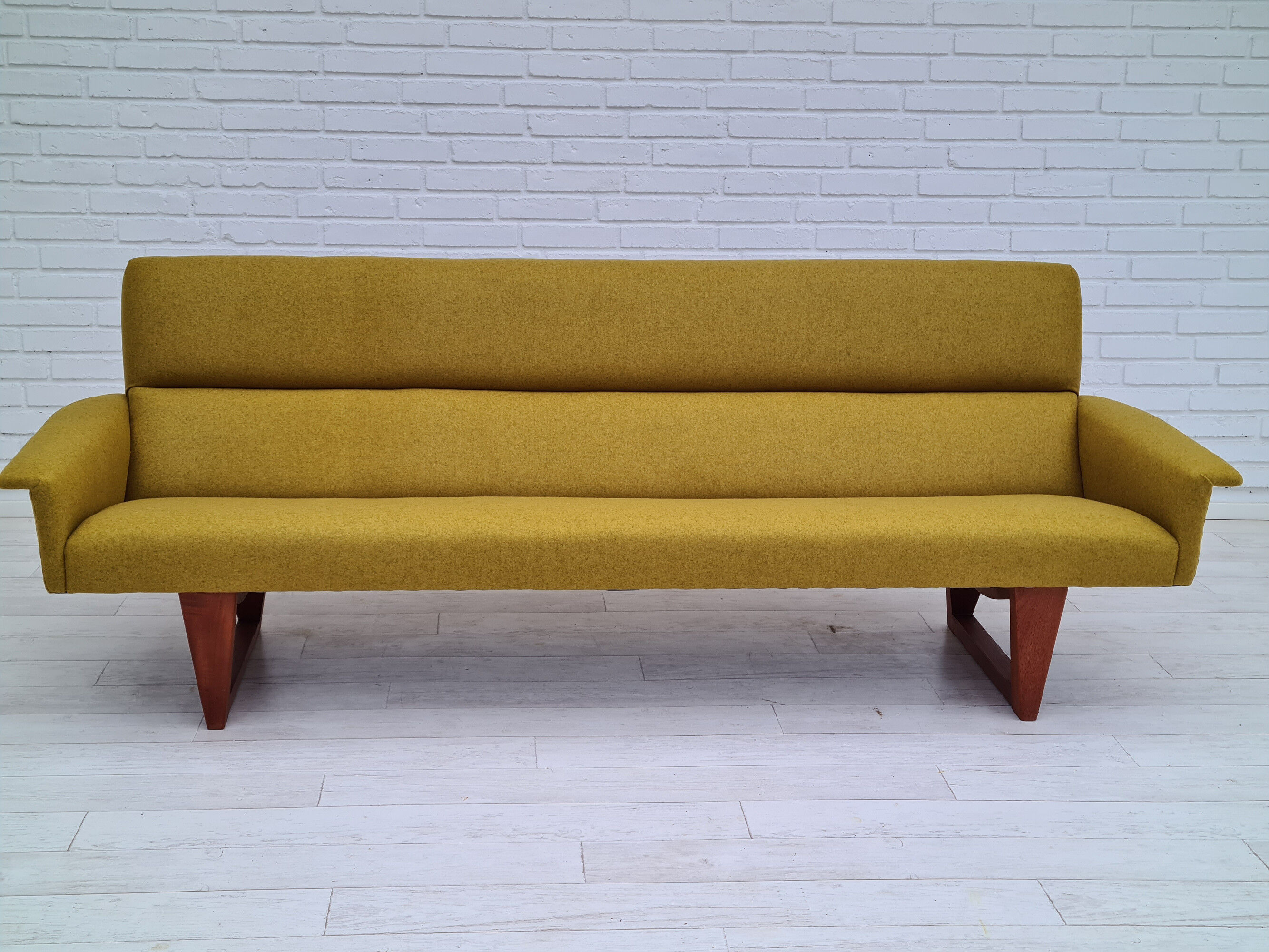 Canapé 3 modèle H.M.11, design danois par Illum Wikkelsø
