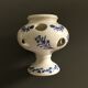 Vase pique fleurs décor bleu