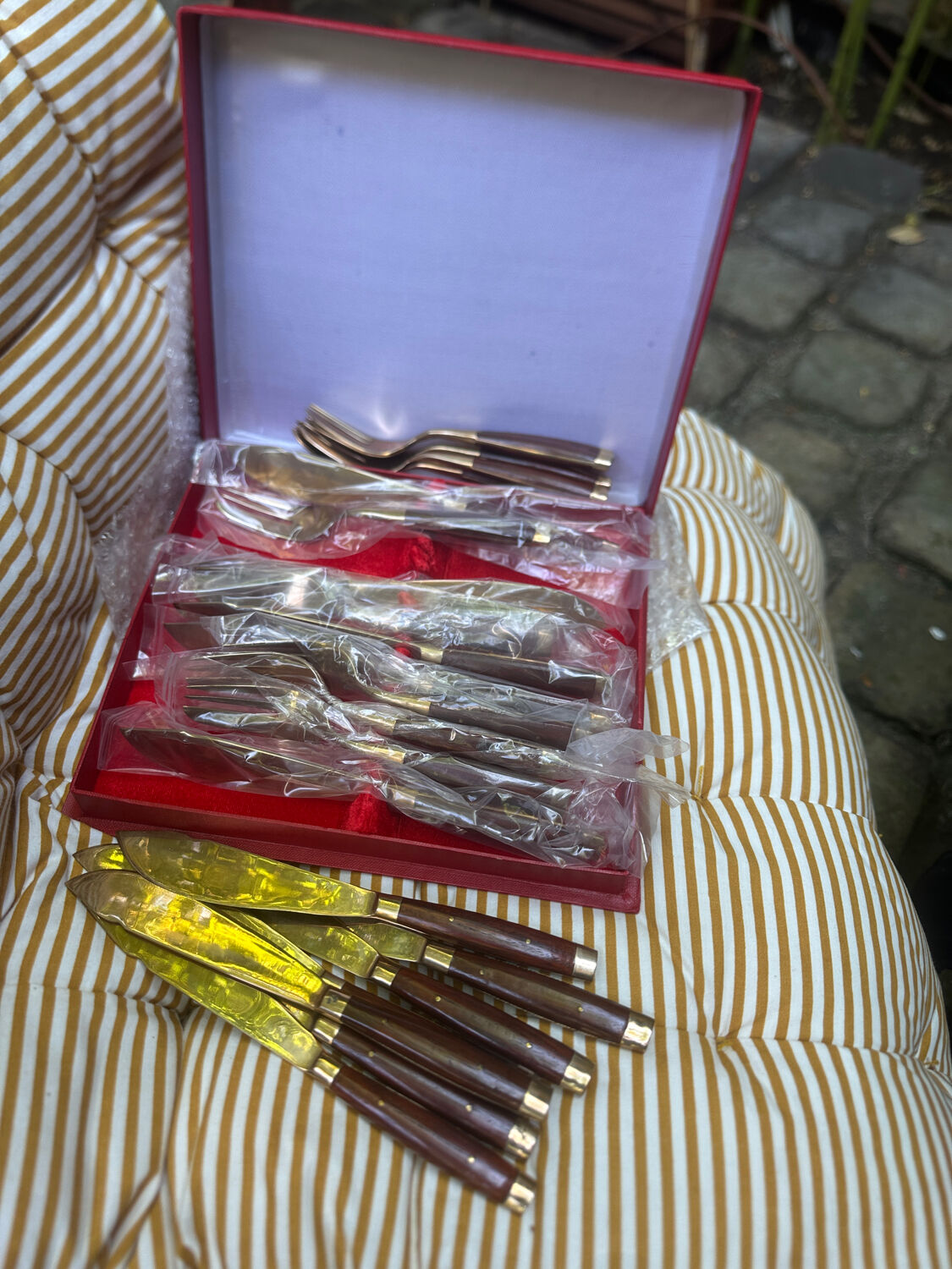 Wood and brass fish service
