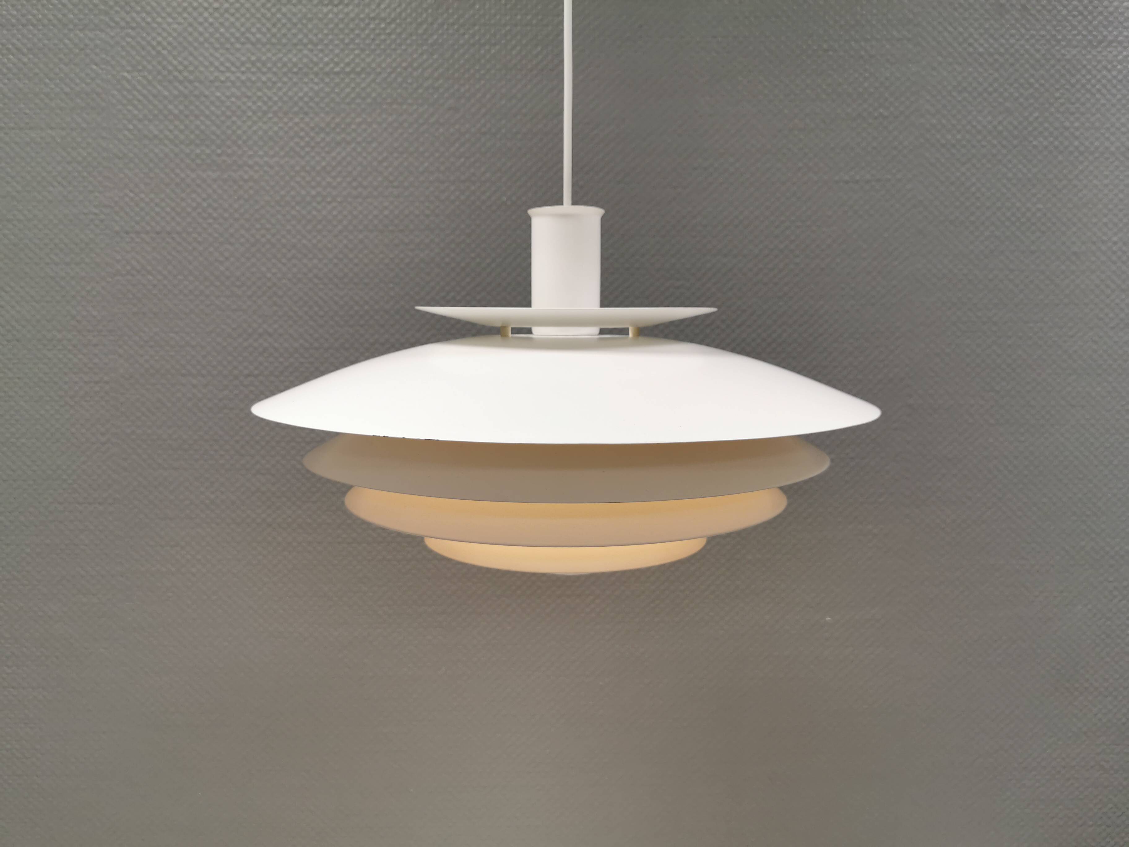Large and beautiful hanging lamp from Danish Form-Light 1980s