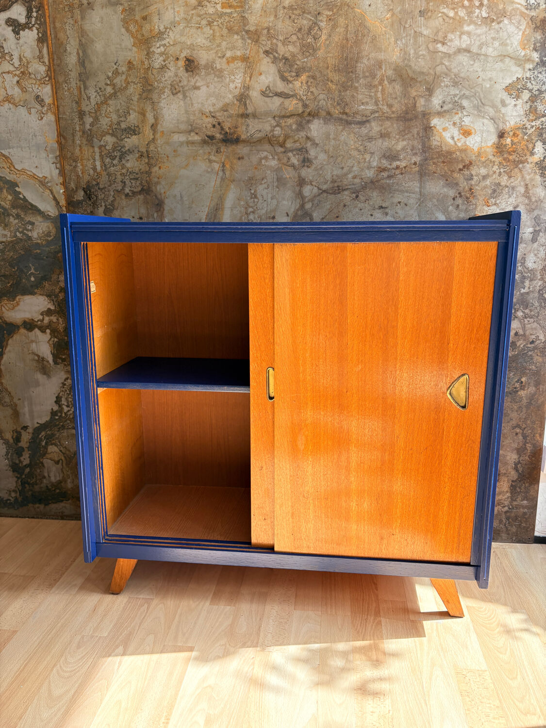 Buffet pieds compas bleu nuit & bois brut