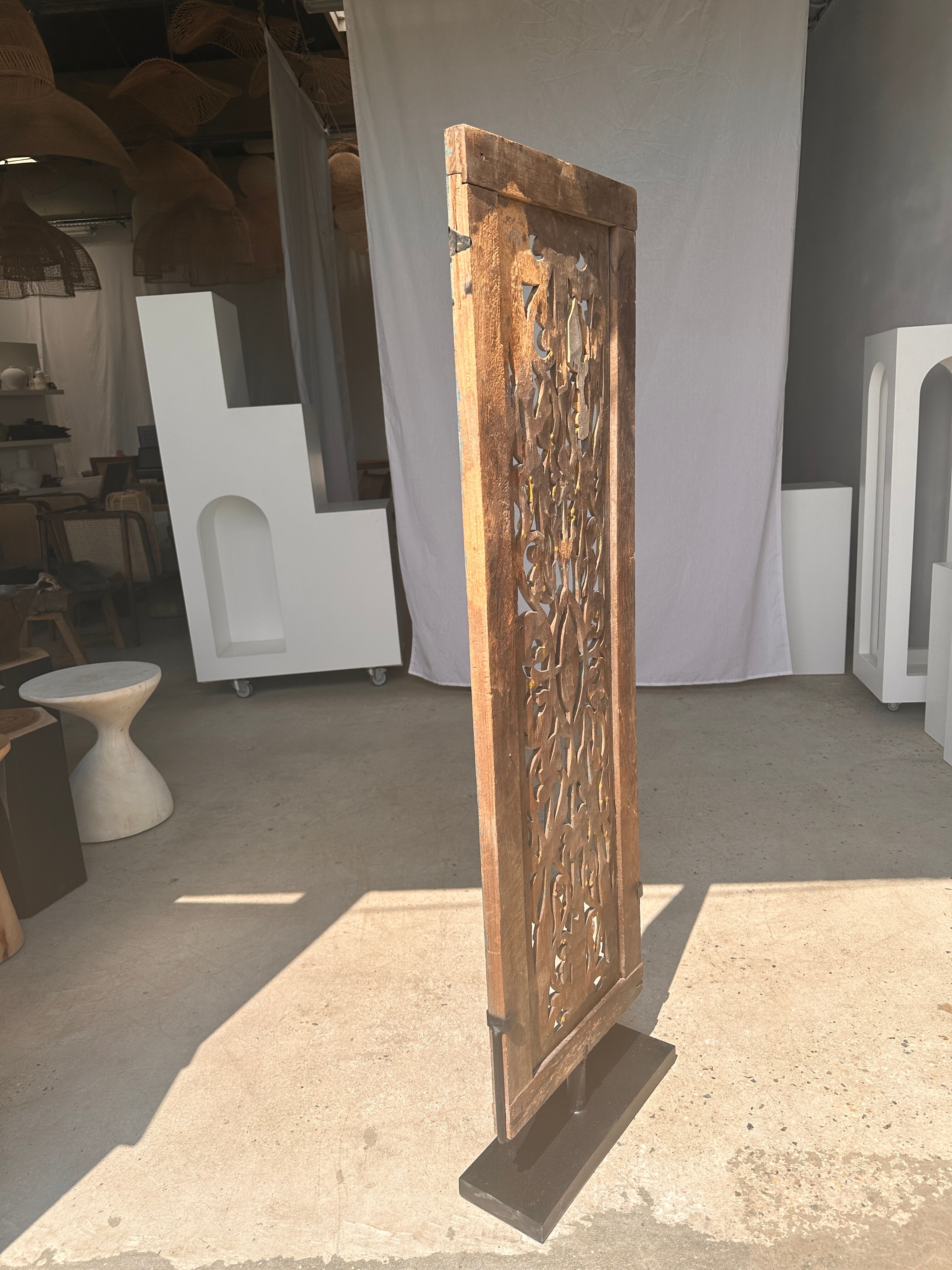 Rectangular Indonesian construction element with blue and yellow plant in carved wood