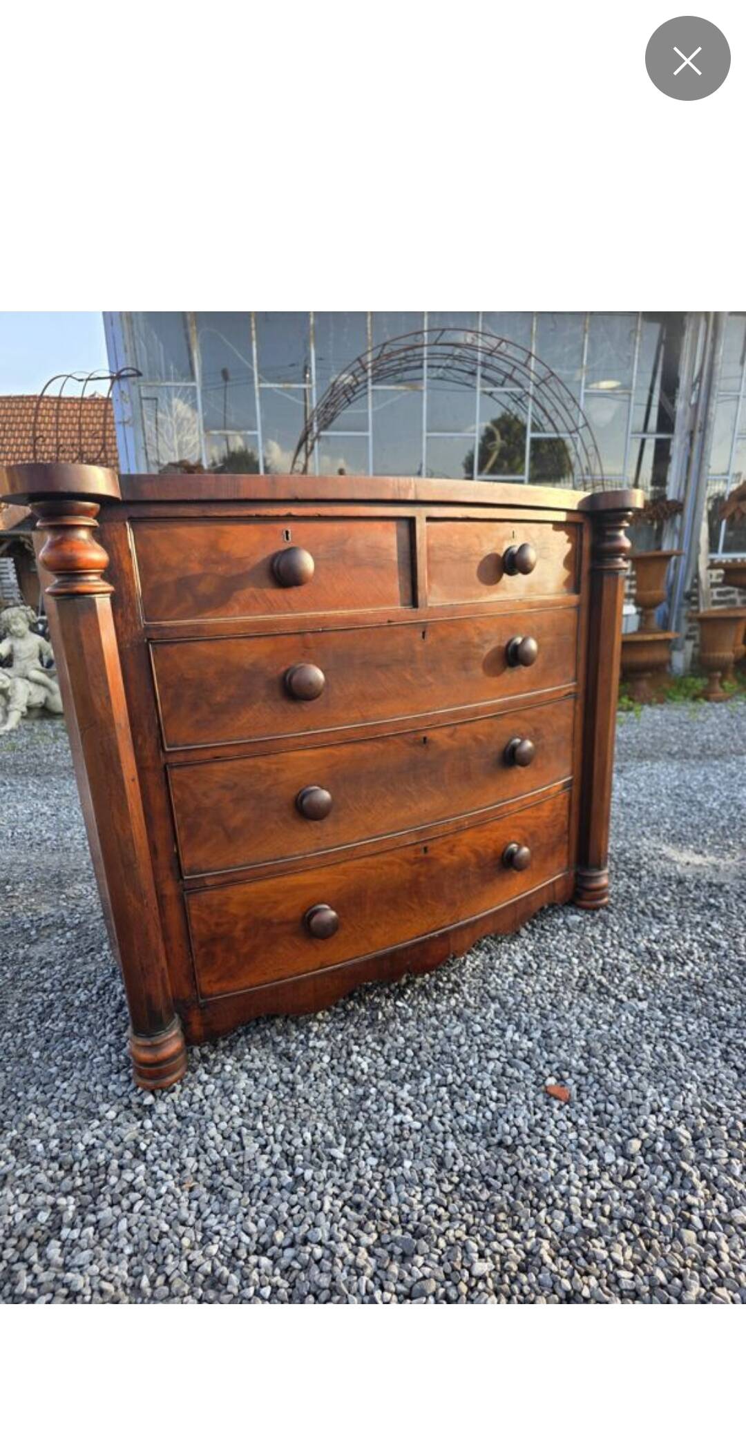 Commode galbée ancienne en acajou