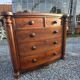 Commode galbée ancienne en acajou