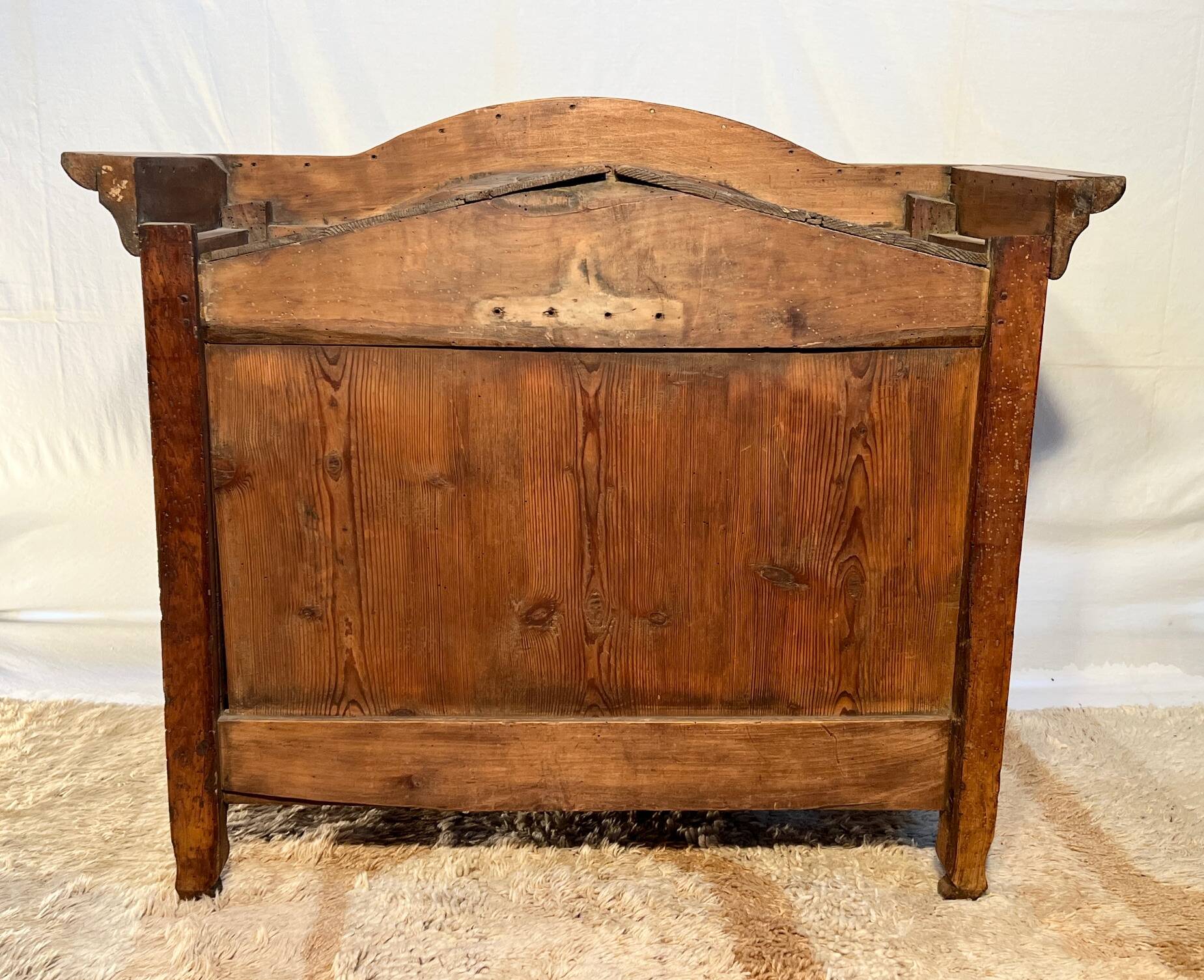 Panetière xviii, louis xv style walnut policeman's hat