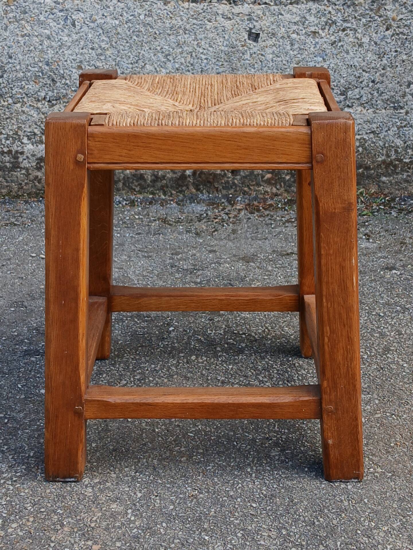 Tabouret paillé en chêne