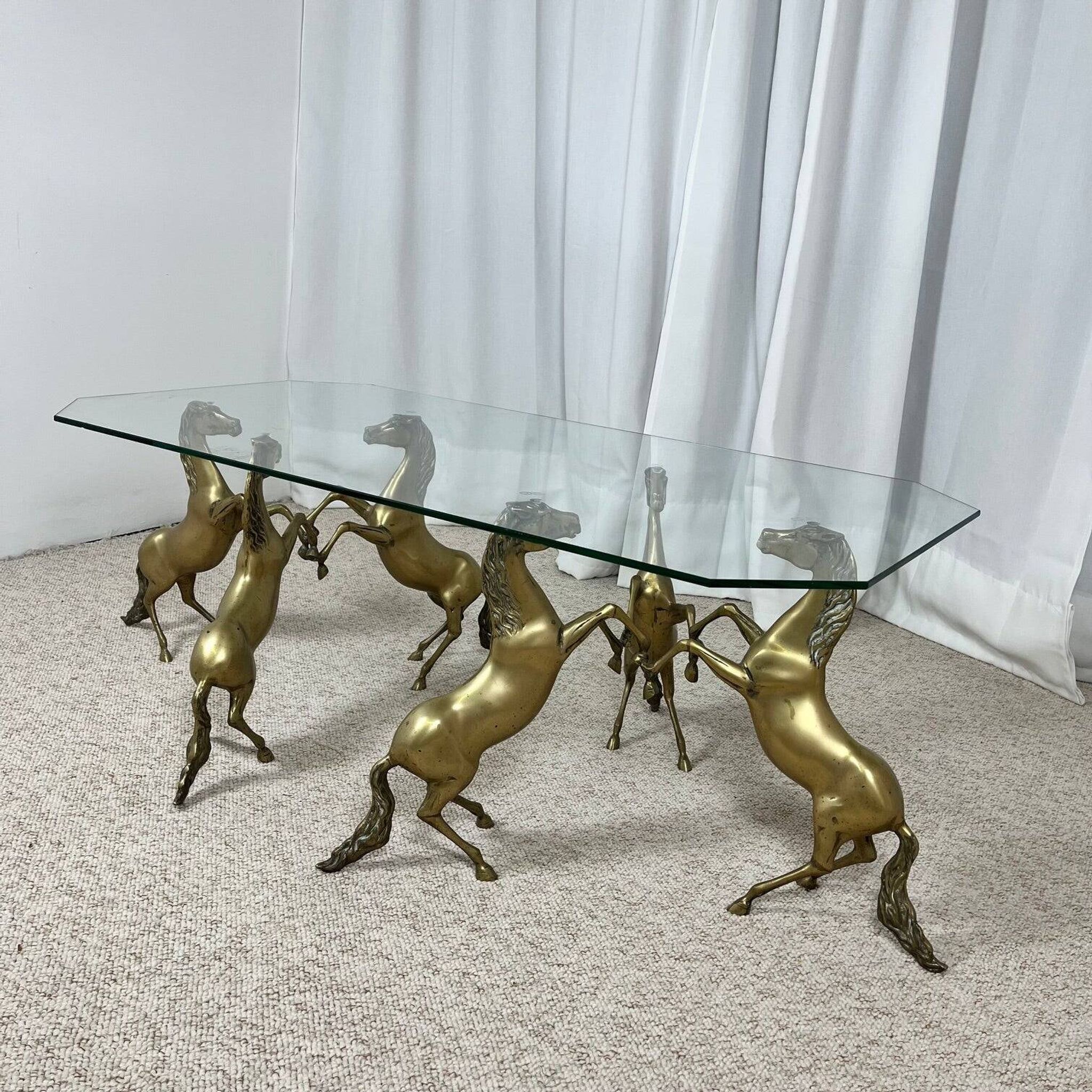 Hollywood Regency style coffee table, 6 patinated brass horses and glass top, 1970.